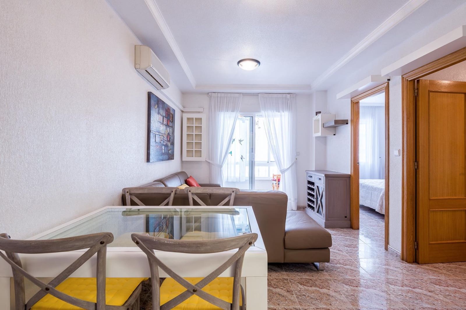 2 Zimmer Apartment zu verkaufen in Torrevieja mit Garage - 153.000 € (Ref: 9800667)