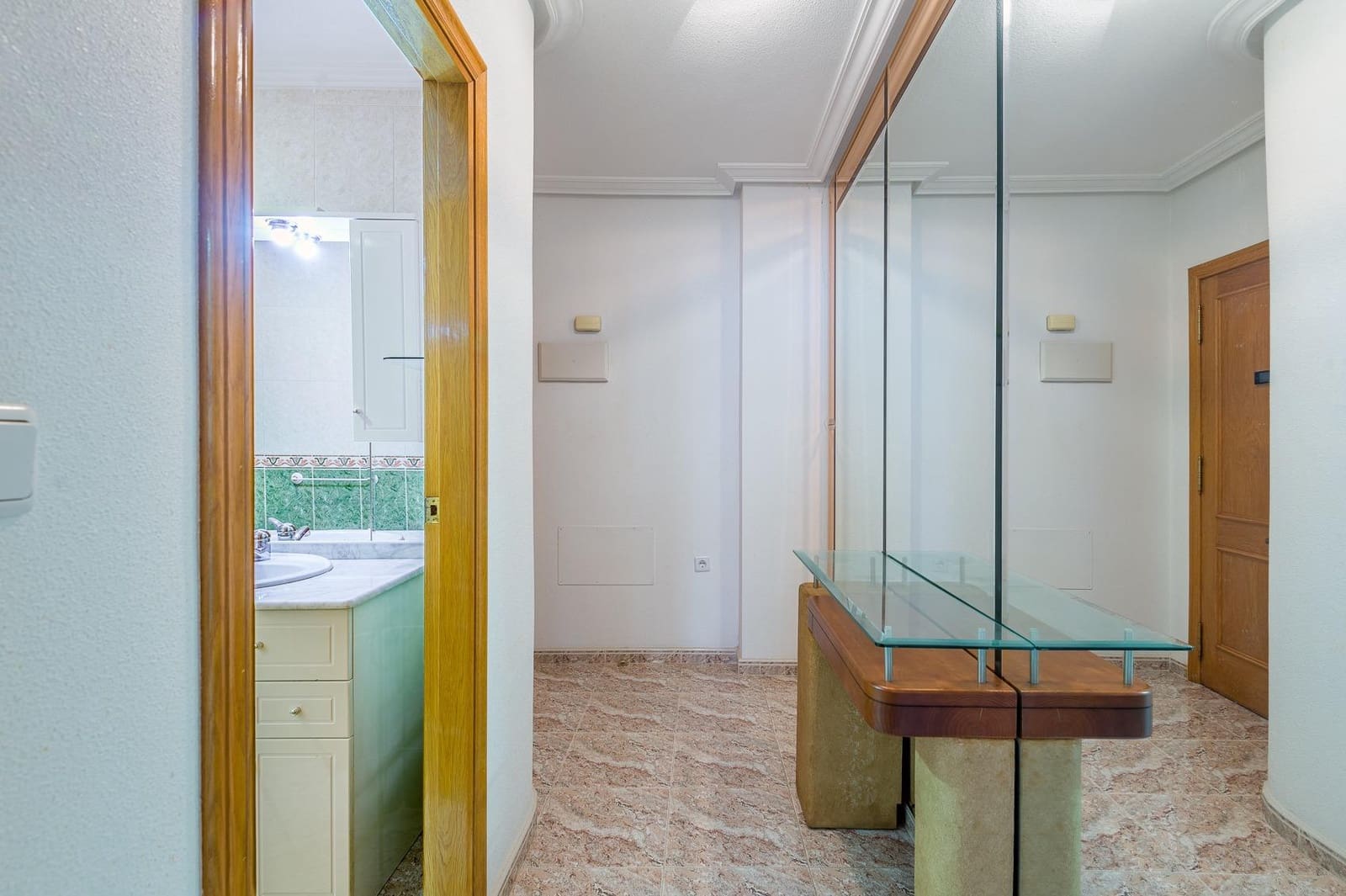 2 Zimmer Apartment zu verkaufen in Torrevieja mit Garage - 153.000 € (Ref: 9800667)