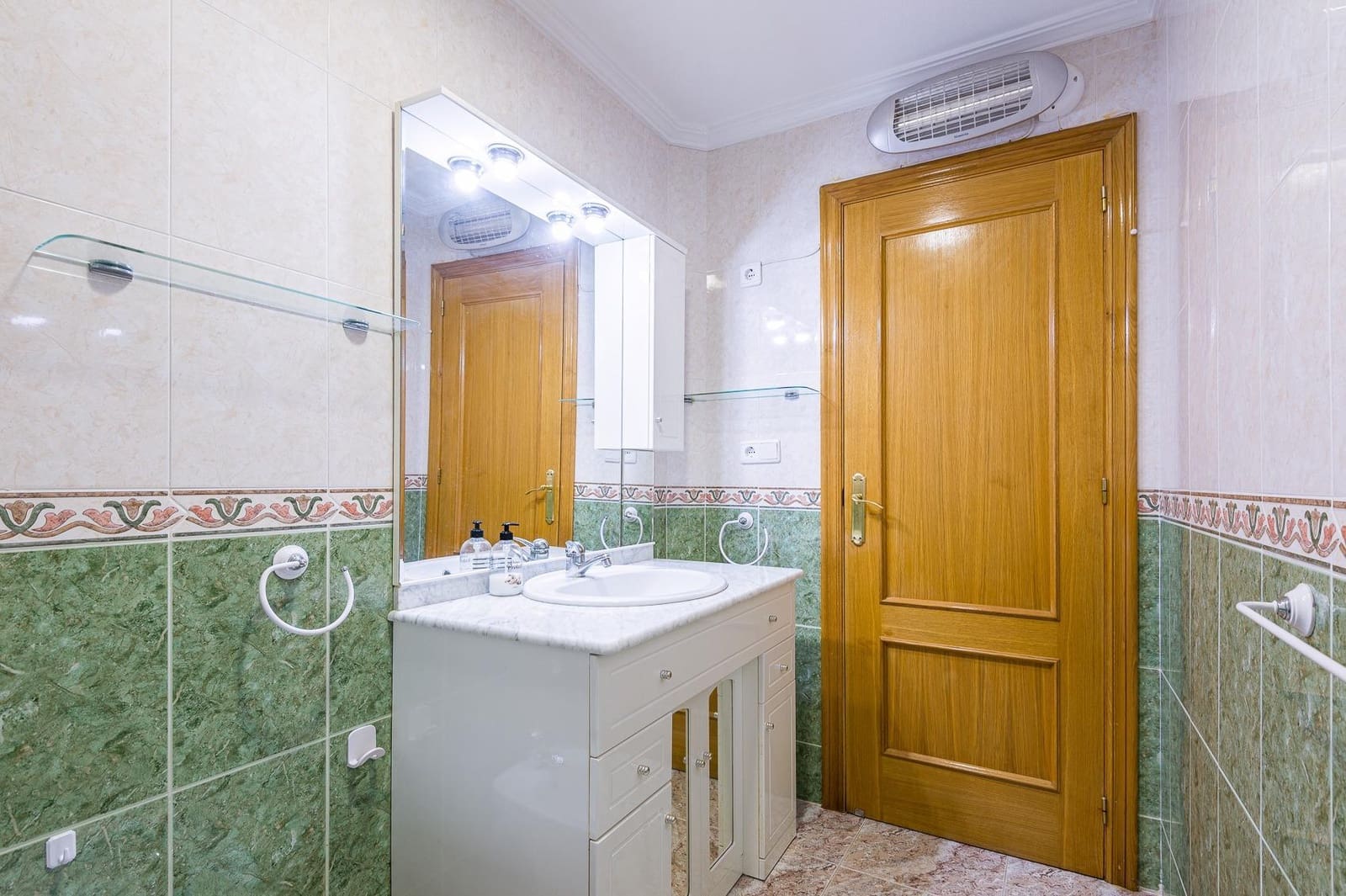 2 Zimmer Apartment zu verkaufen in Torrevieja mit Garage - 153.000 € (Ref: 9800667)