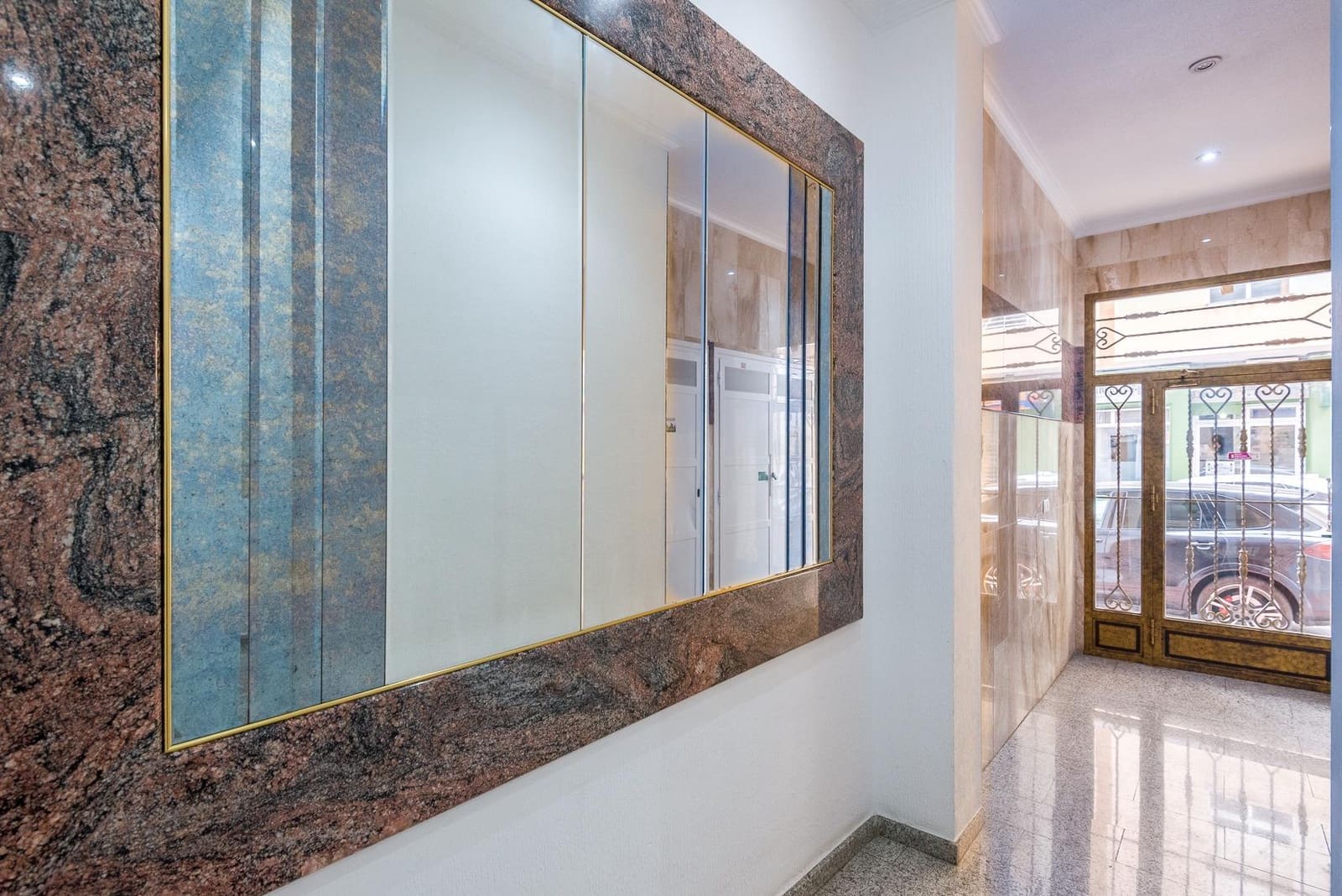 2 Zimmer Apartment zu verkaufen in Torrevieja mit Garage - 153.000 € (Ref: 9800667)