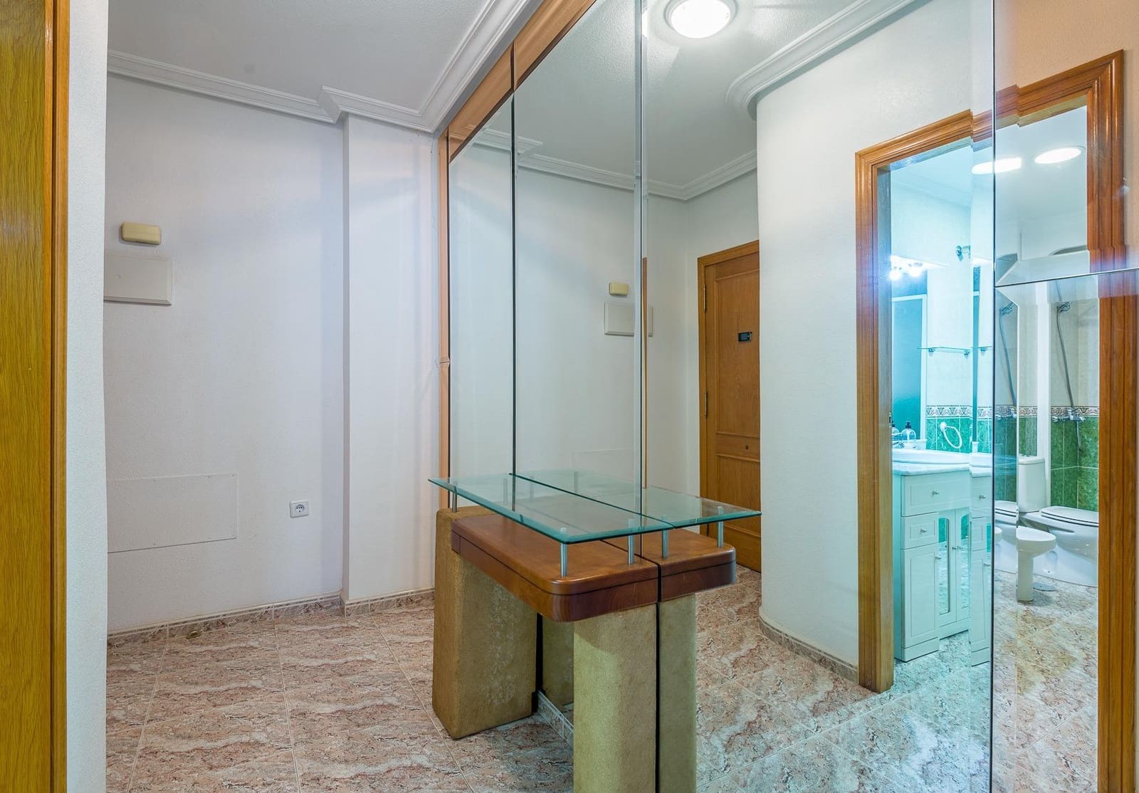 2 Zimmer Apartment zu verkaufen in Torrevieja mit Garage - 153.000 € (Ref: 9800667)