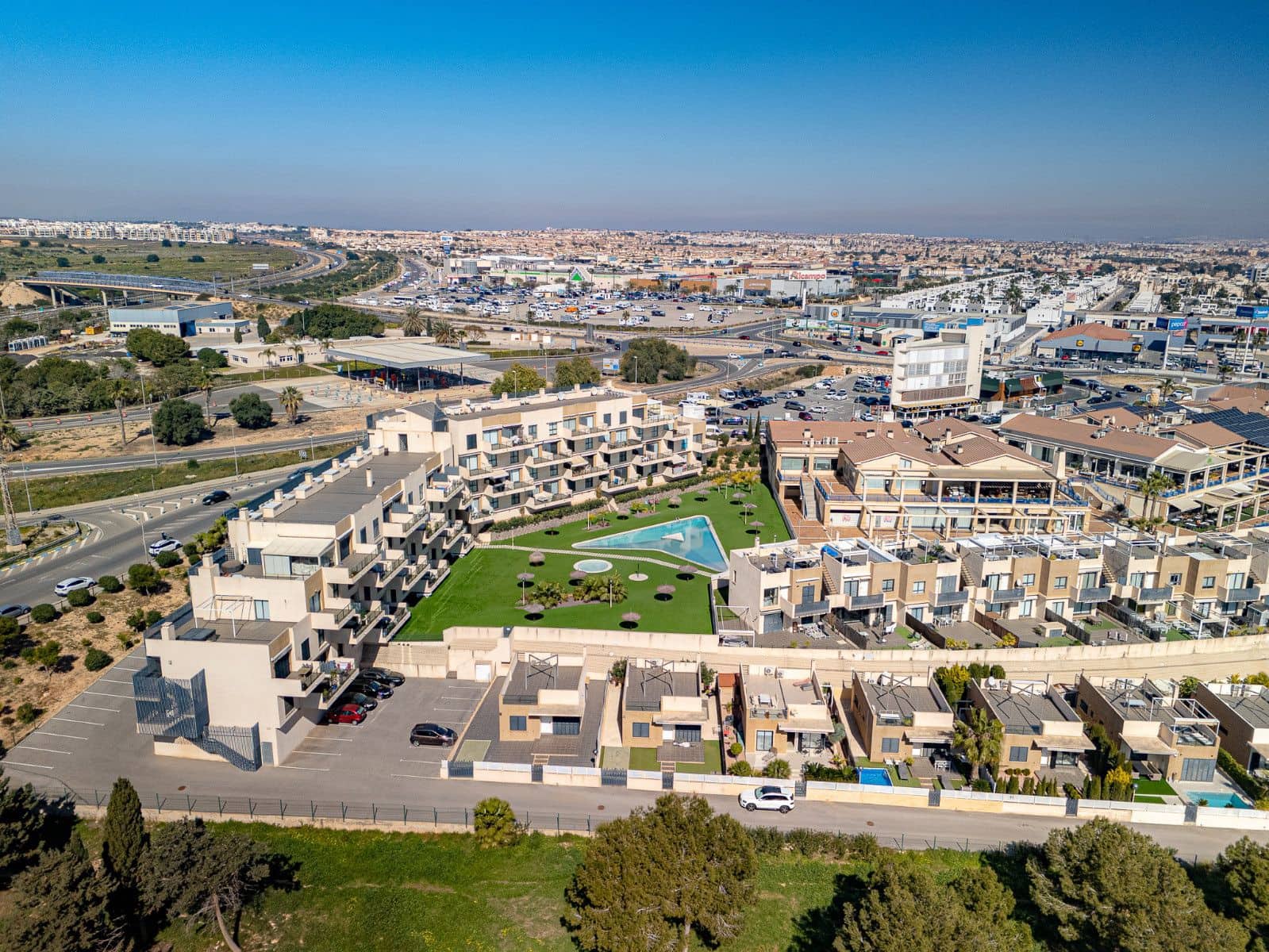 2 bedroom Apartment for sale in La Zenia with pool - € 249,900 (Ref: 9800669)