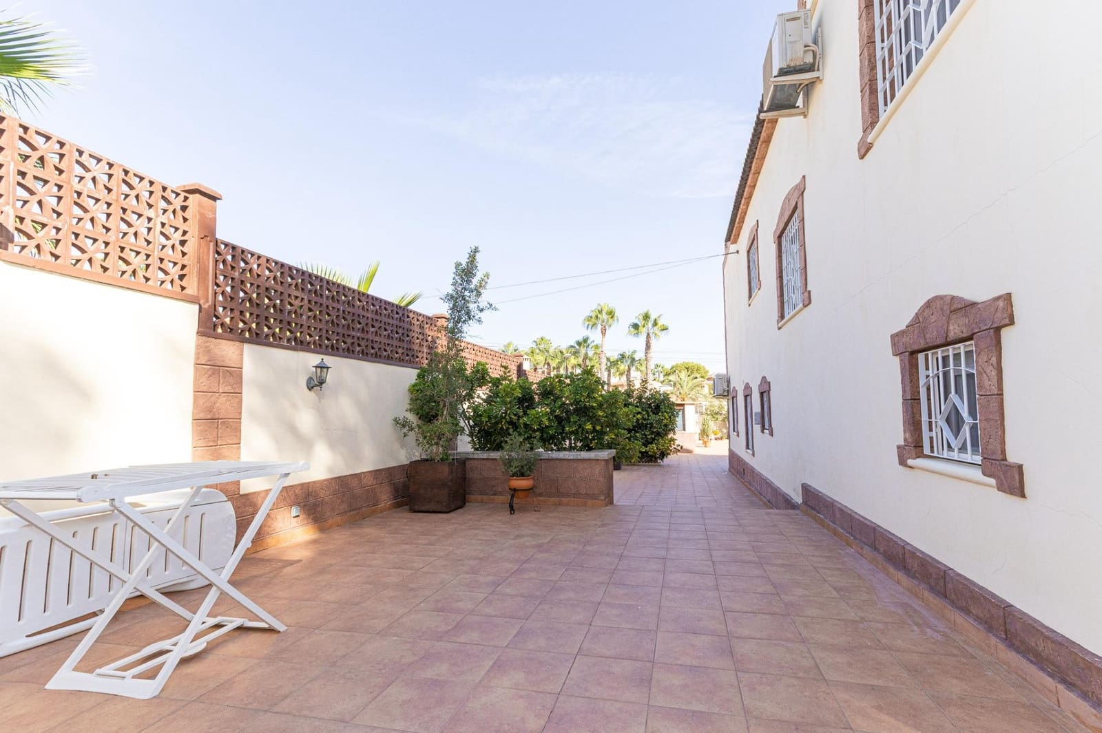 6 slaapkamer Villa te koop in Torrevieja met zwembad garage - € 930.000 (Ref: 9804581)