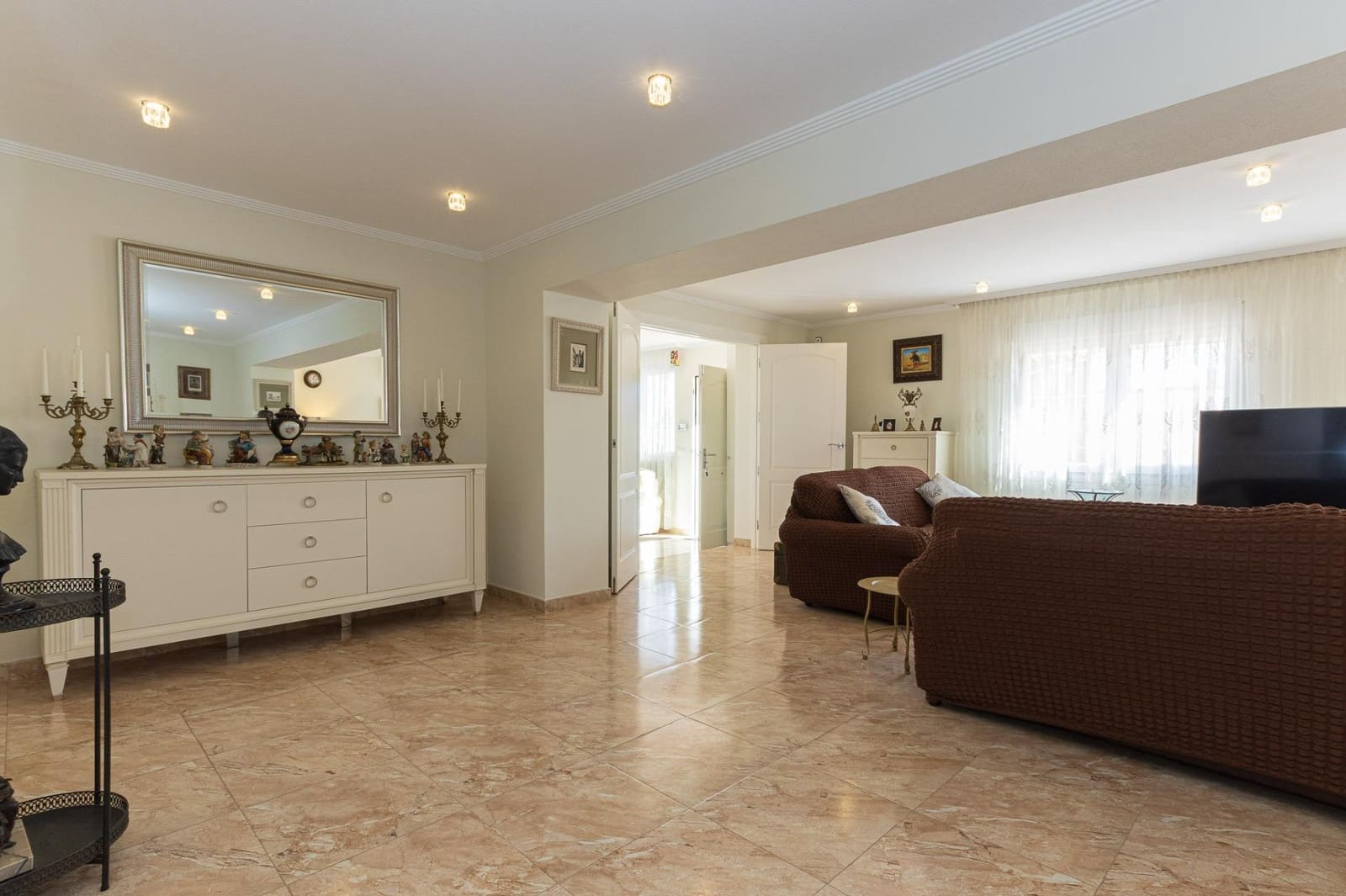 6 slaapkamer Villa te koop in Torrevieja met zwembad garage - € 930.000 (Ref: 9804581)