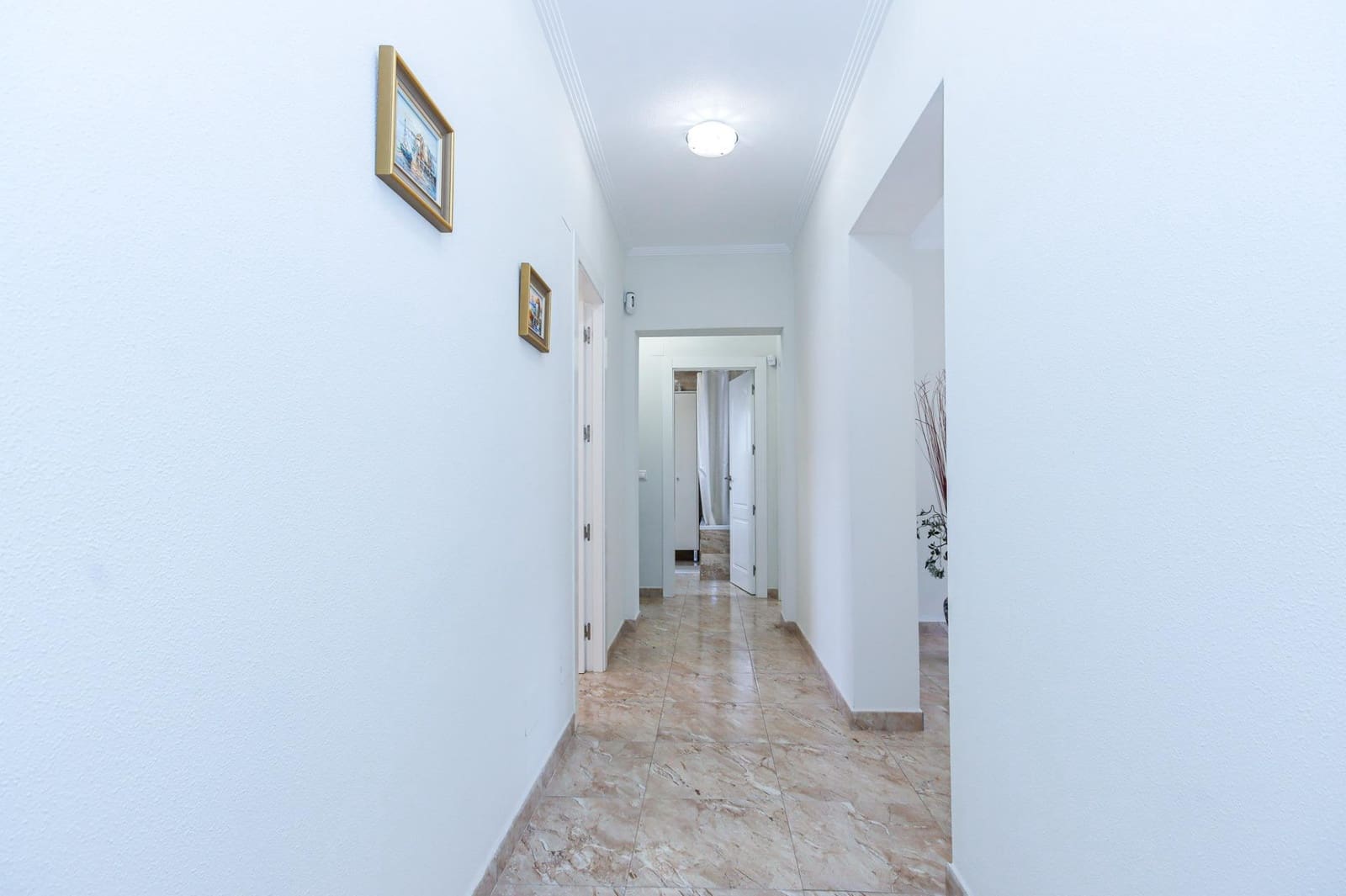 6 slaapkamer Villa te koop in Torrevieja met zwembad garage - € 930.000 (Ref: 9804581)