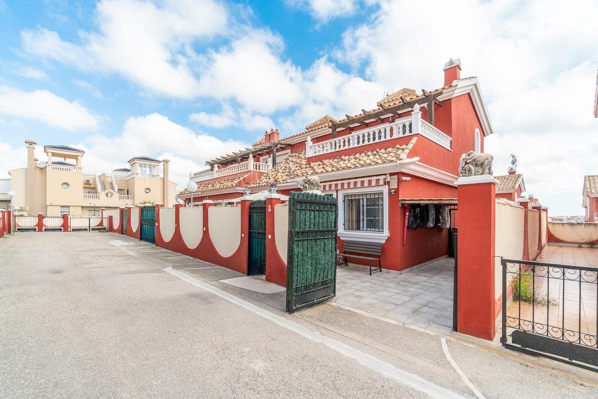 3 Zimmer Reihenhaus zu verkaufen in Orihuela Costa mit Pool - 242.000 € (Ref: 9814404)