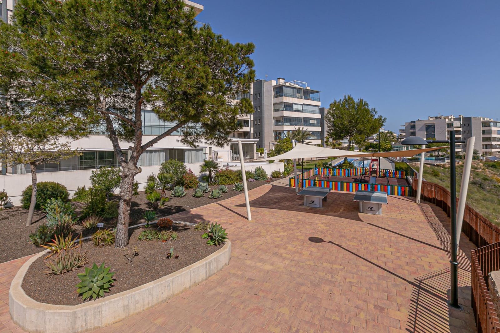 3 sovrum Lägenhet till salu i Orihuela Costa med pool garage - 274 995 € (Ref: 9822826)