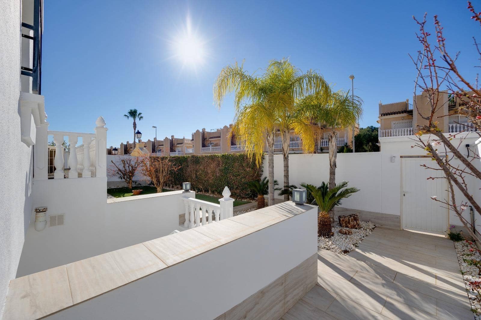 4 soveværelse Villa til salg i Filipinas med swimmingpool garage - € 436.000 (Ref: 9822831)