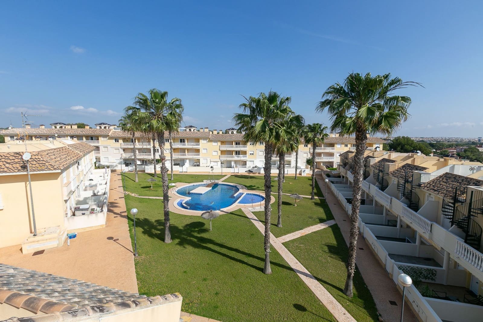 Casa de 2 habitaciones en Orihuela Costa en venta con piscina - 219.000 € (Ref: 9822832)