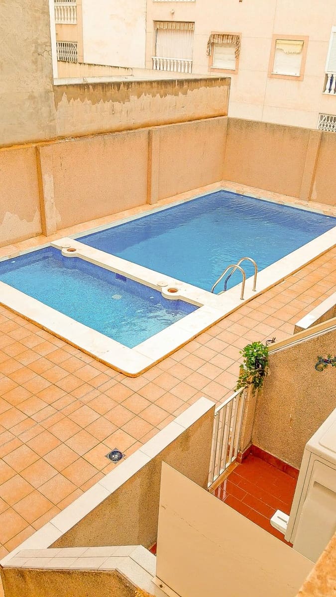 1 sypialnia Apartament na sprzedaż w Torrevieja z basenem - 119 999 € (Ref: 9826684)