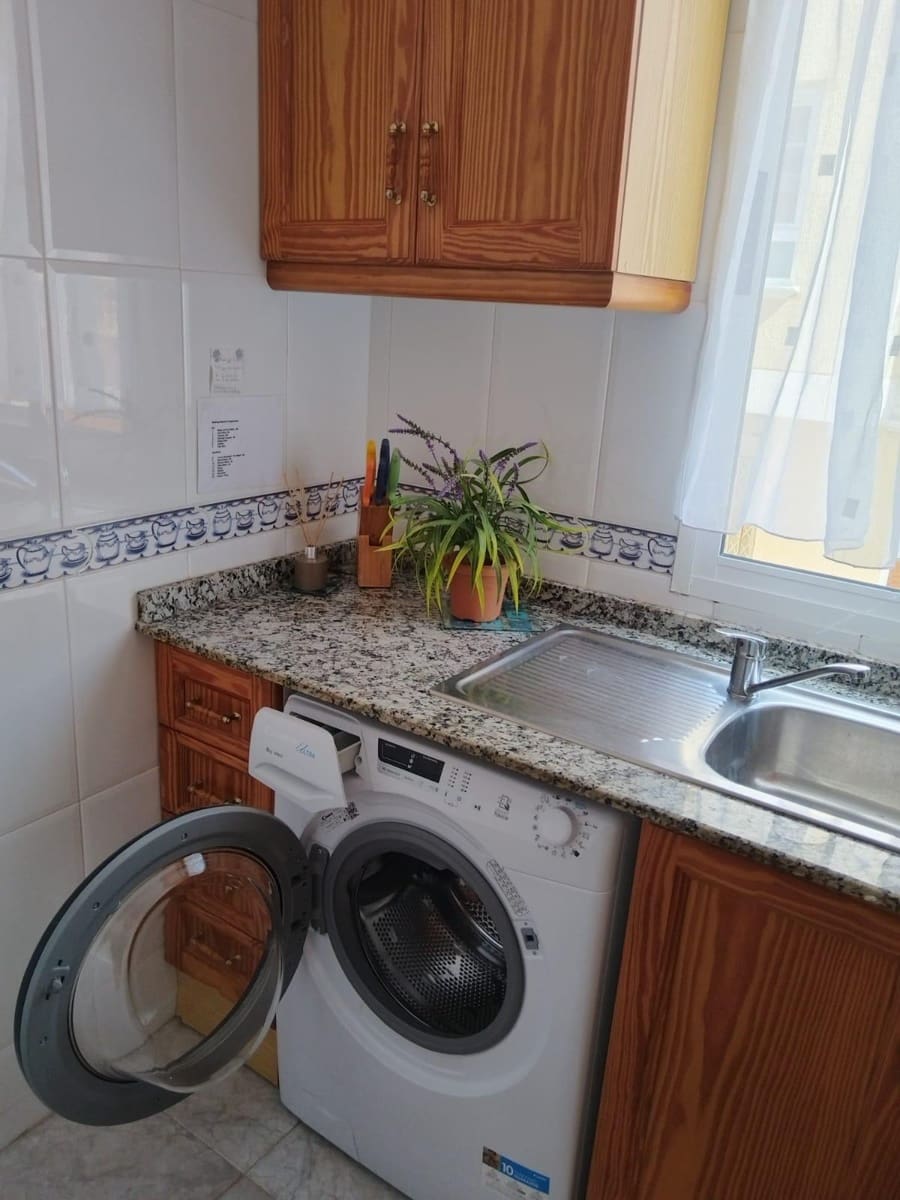 2 bedroom Apartment for sale in Torrevieja - € 150,000 (Ref: 9829377)