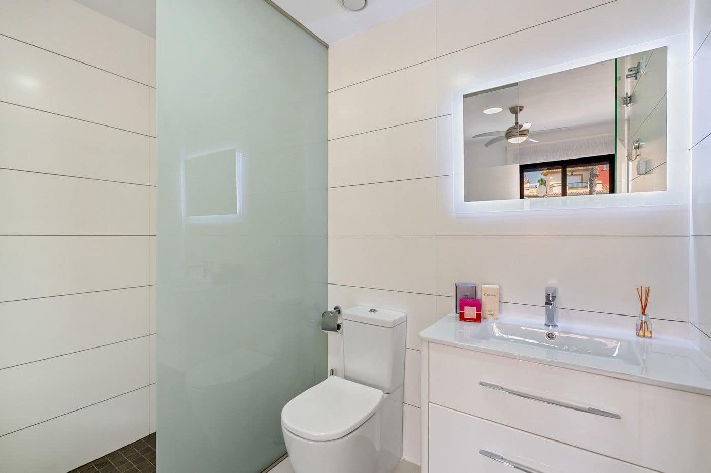 Apartamento de 2 habitaciones en Orihuela Costa en venta con piscina - 234.900 € (Ref: 9831744)