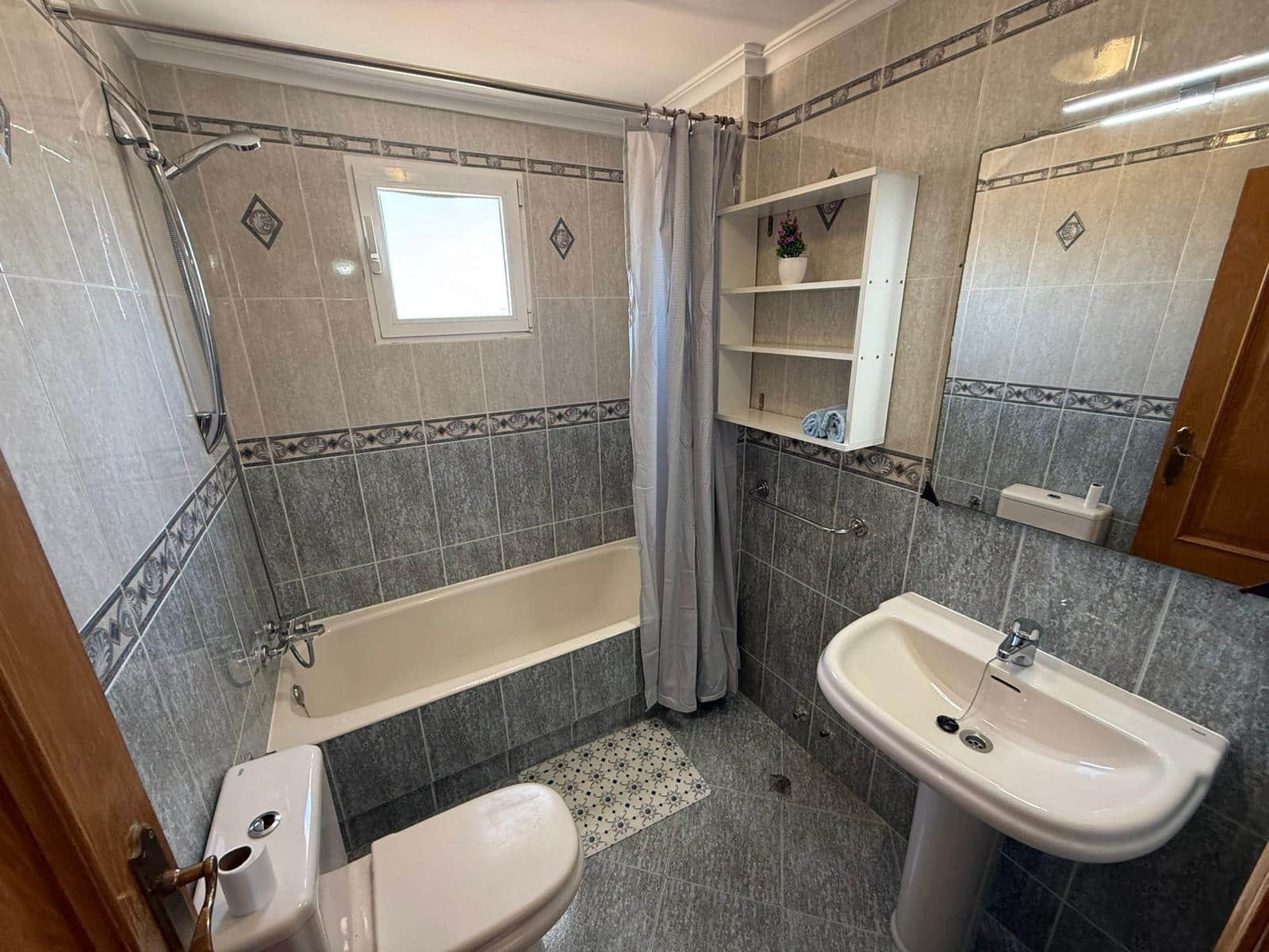 2 bedroom Apartment for sale in Torrevieja with pool - € 145,000 (Ref: 9831747)