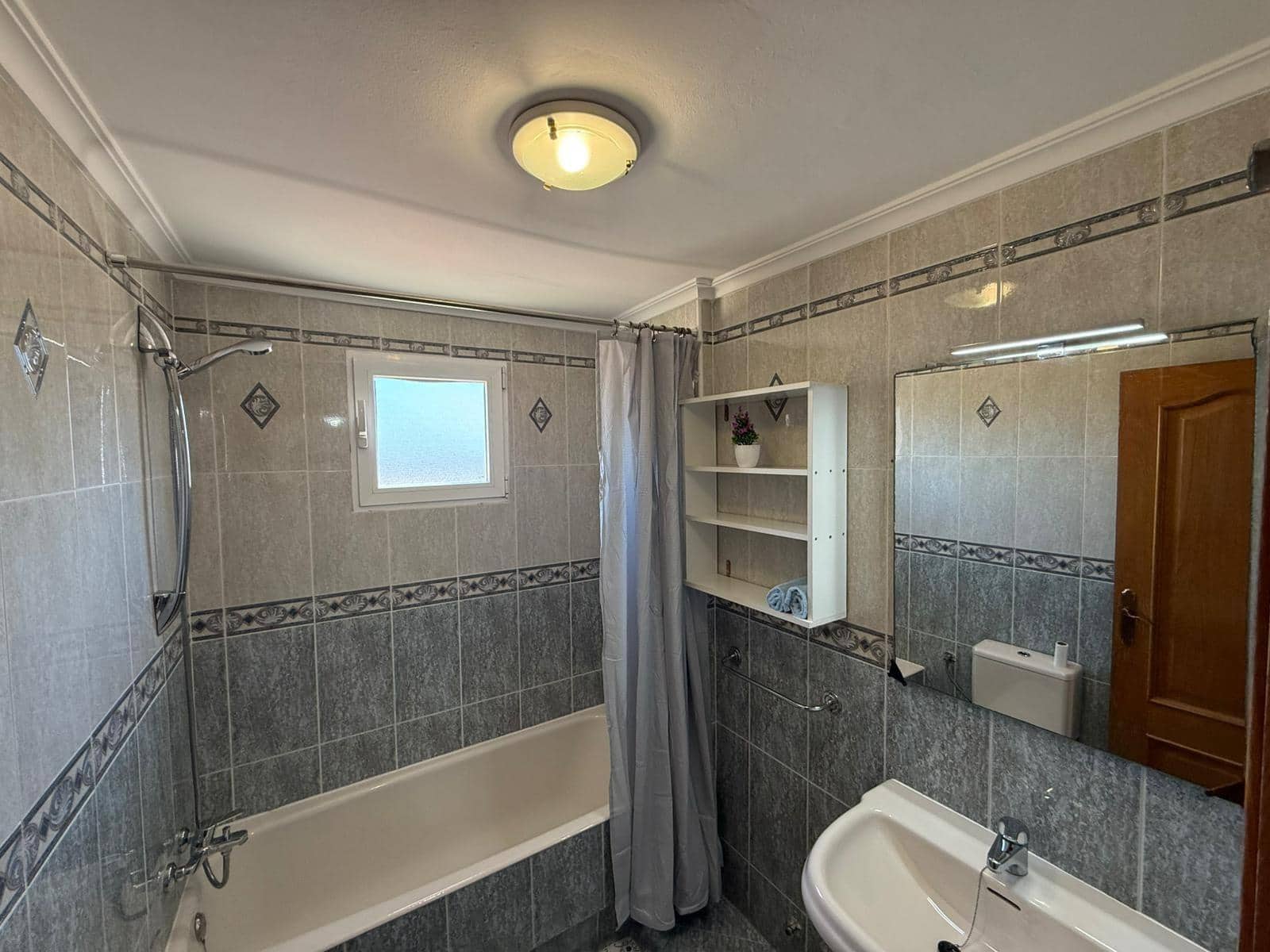 2 bedroom Apartment for sale in Torrevieja with pool - € 145,000 (Ref: 9831747)