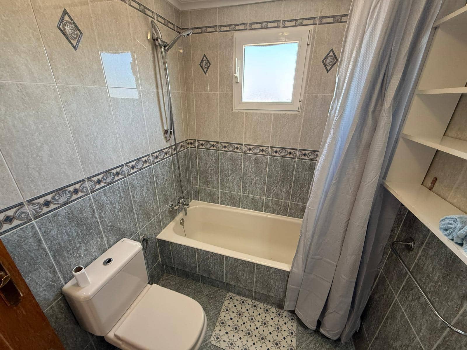 2 bedroom Apartment for sale in Torrevieja with pool - € 145,000 (Ref: 9831747)