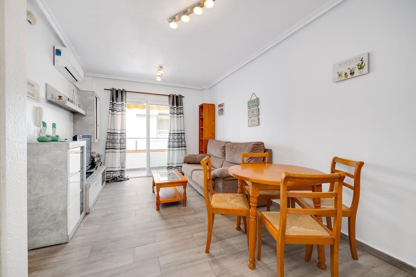 2 sypialnia Apartament na sprzedaż w Torrevieja - 149 900 € (Ref: 9831748)