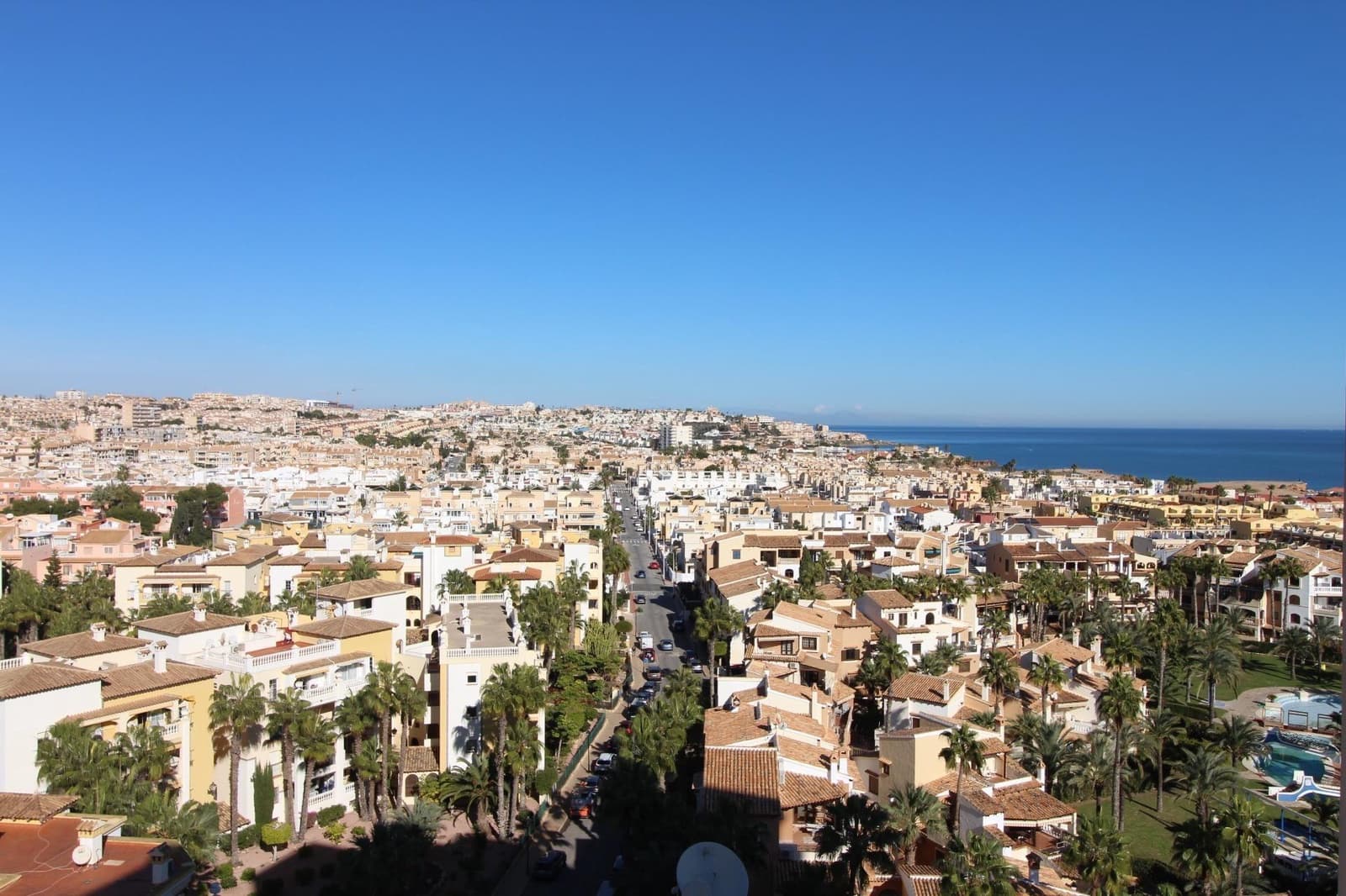 2 soveværelse Lejlighed til salg i Torrevieja med swimmingpool - € 239.900 (Ref: 9831750)