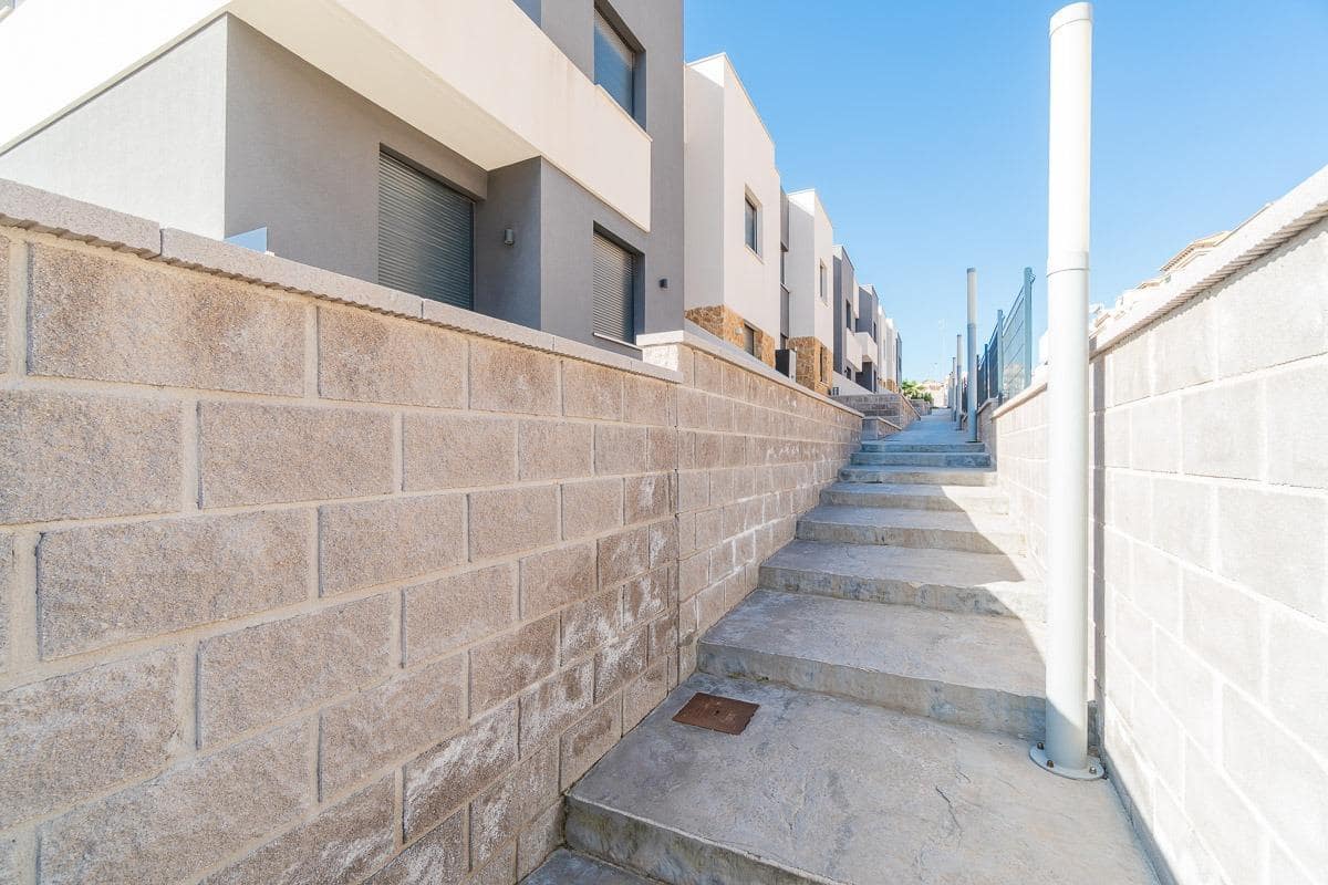 2 bedroom Apartment for sale in Orihuela Costa with pool garage - € 325,000 (Ref: 9831751)