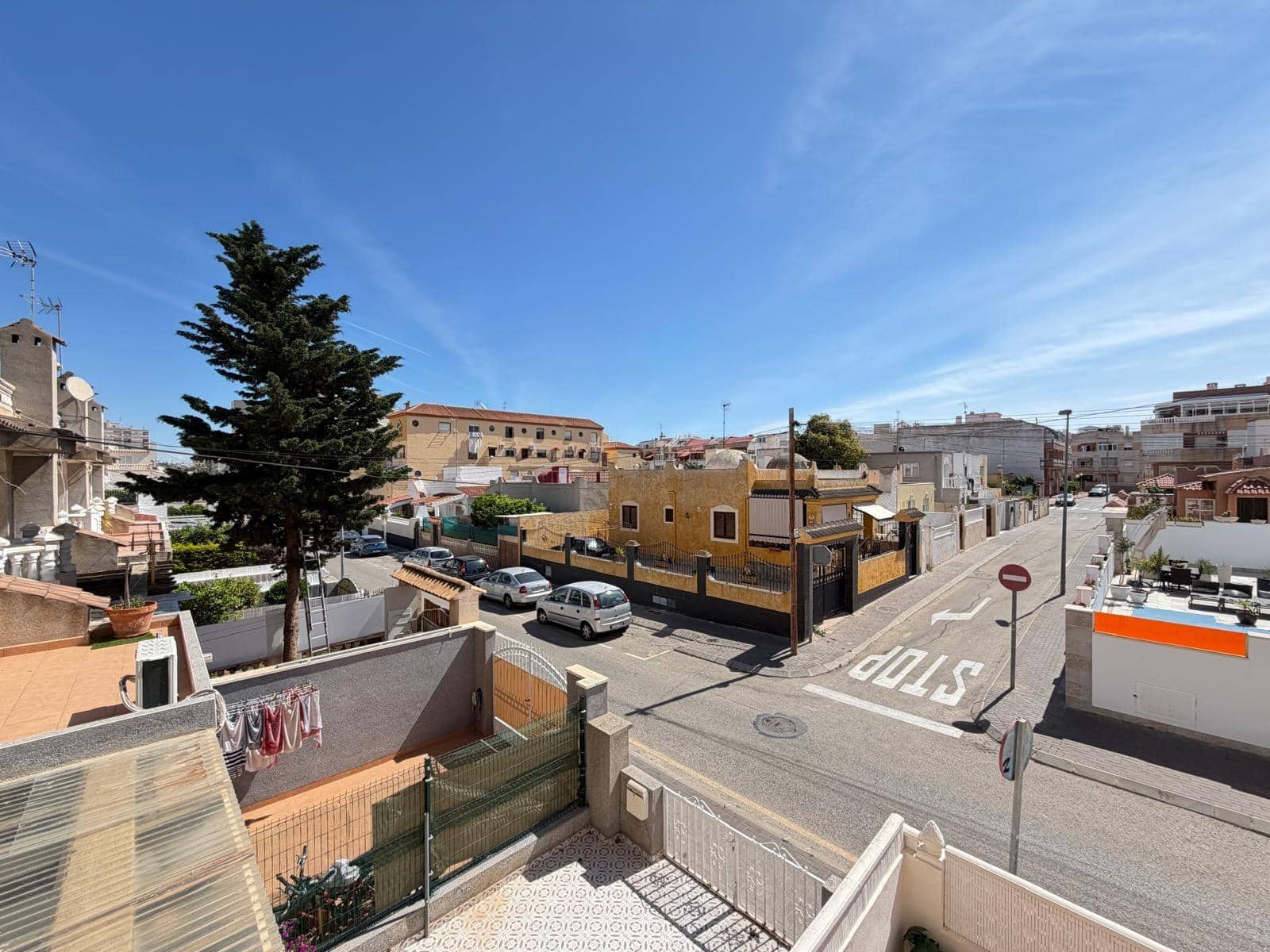 2 makuuhuone Huoneisto myytävänä paikassa Torrevieja mukana uima-altaan - 149 900 € (Ref: 9833926)