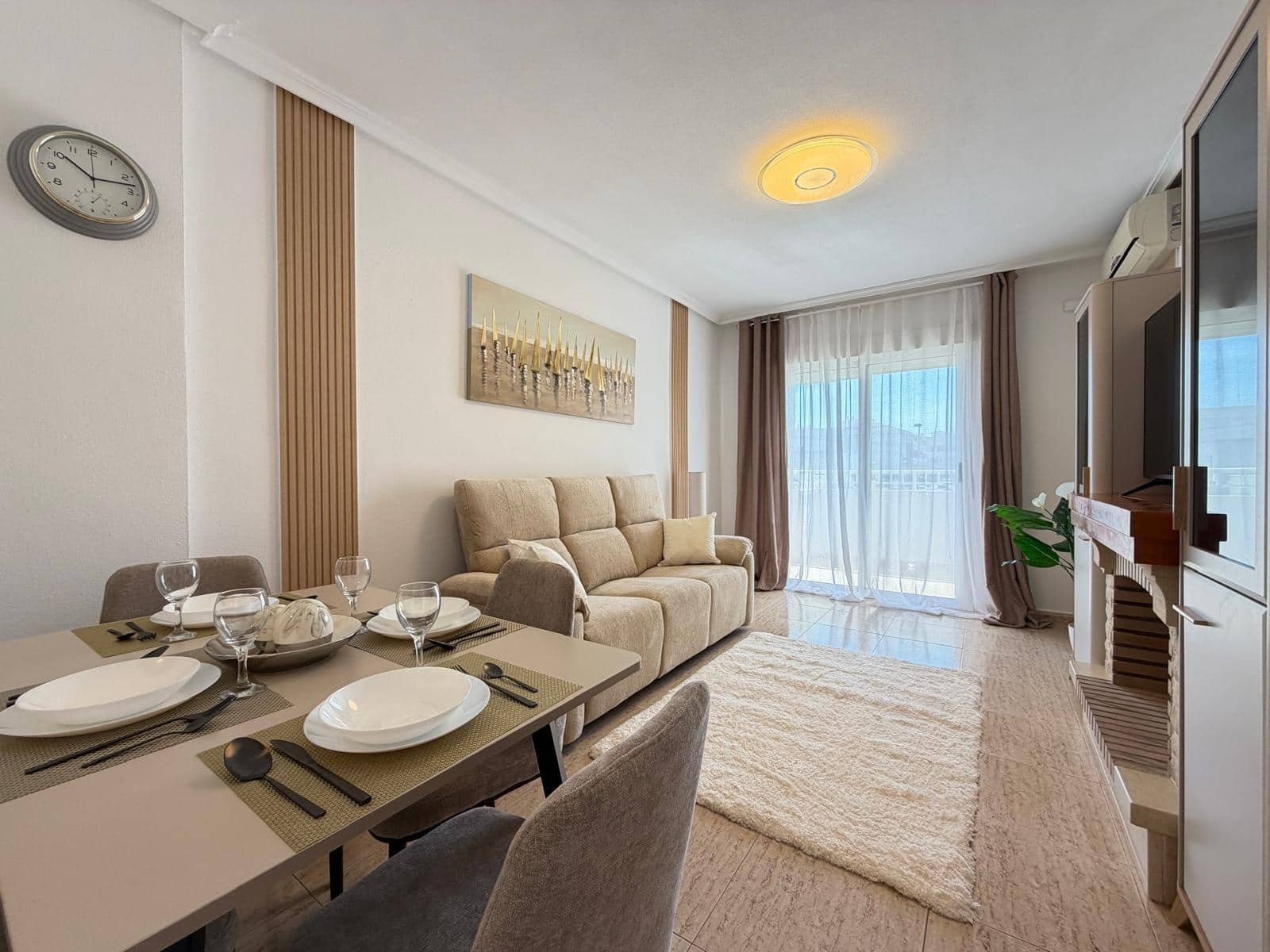 2 makuuhuone Huoneisto myytävänä paikassa Torrevieja mukana uima-altaan - 149 900 € (Ref: 9833926)