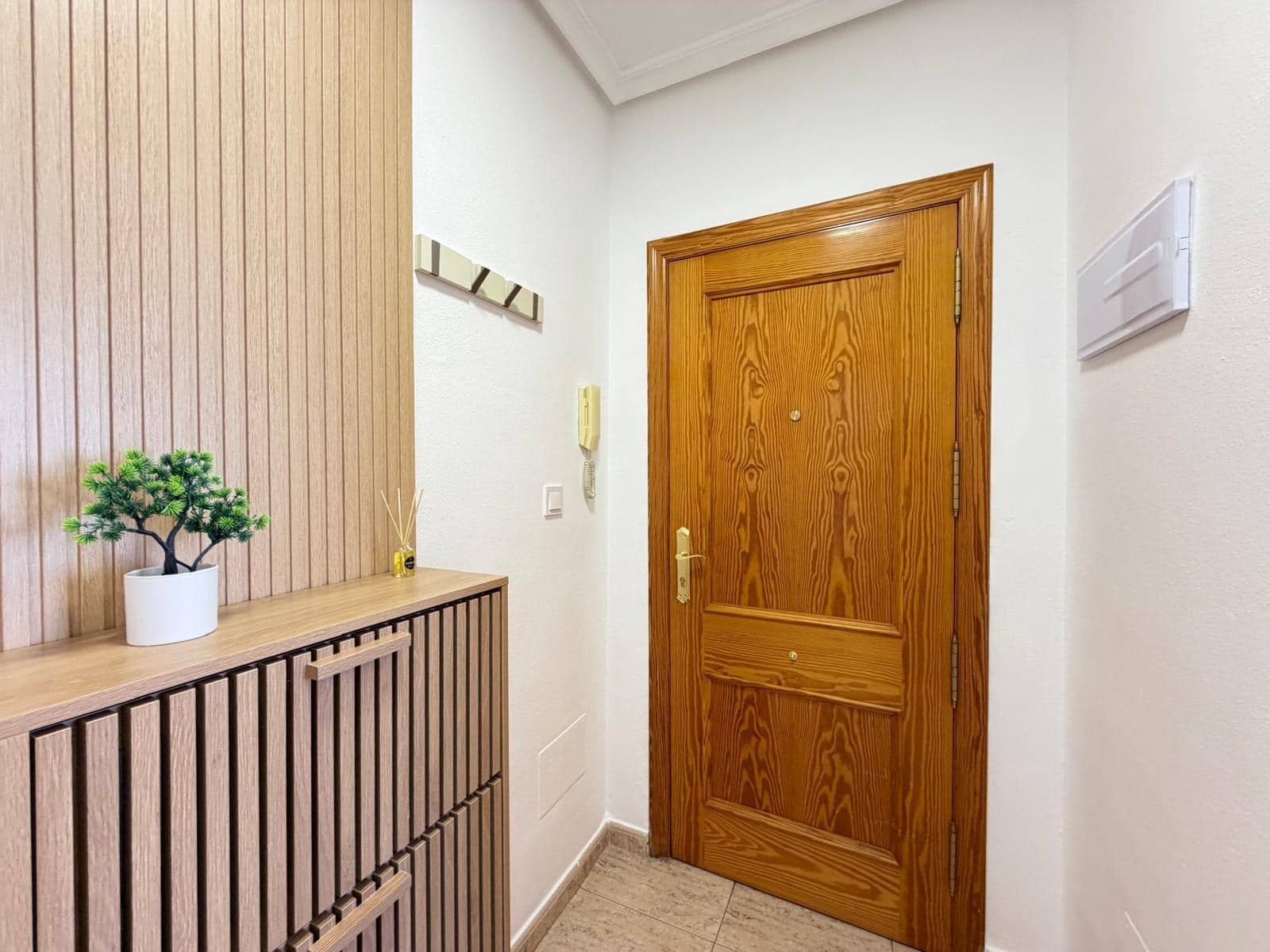 2 makuuhuone Huoneisto myytävänä paikassa Torrevieja mukana uima-altaan - 149 900 € (Ref: 9833926)