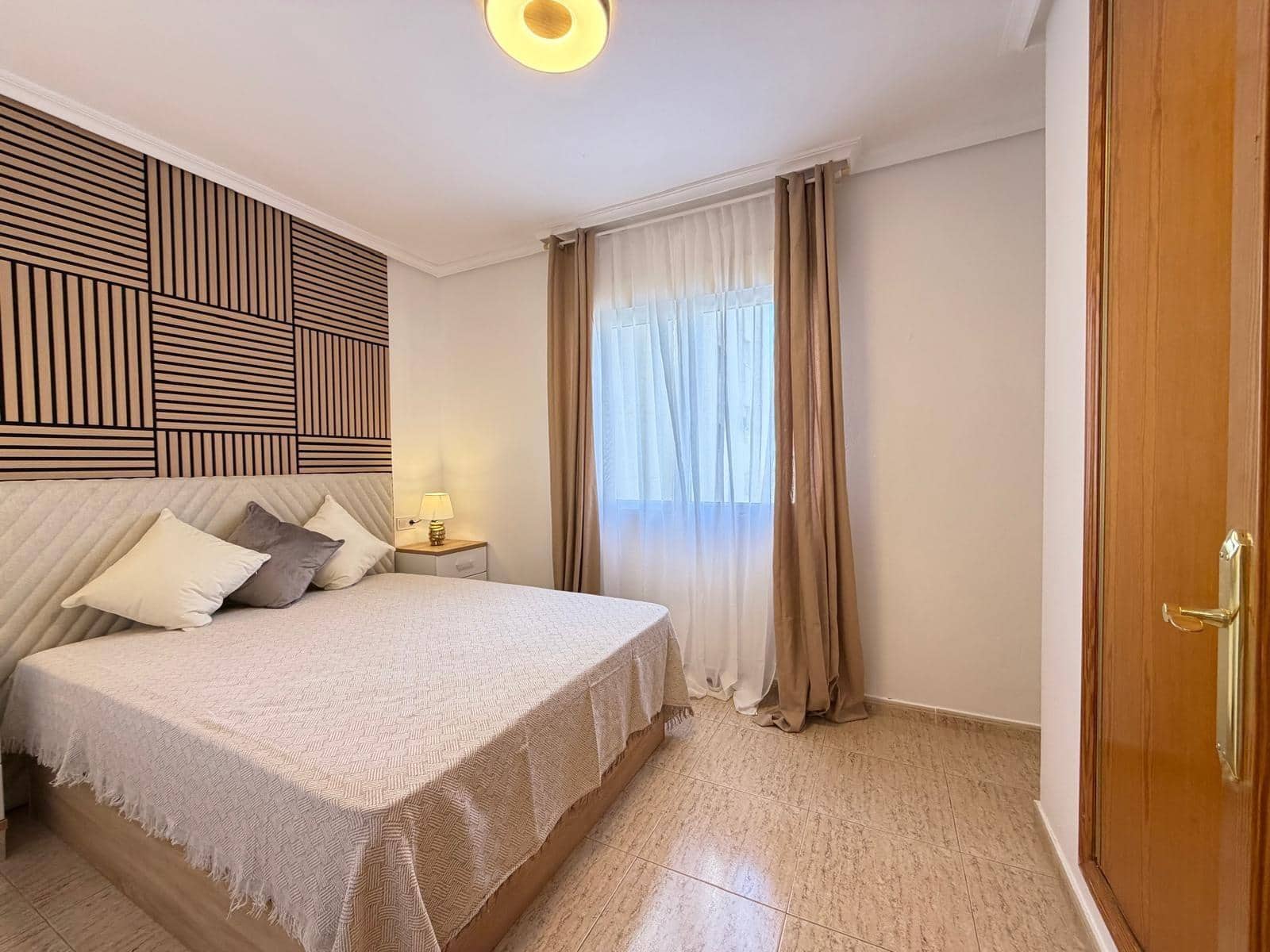 2 makuuhuone Huoneisto myytävänä paikassa Torrevieja mukana uima-altaan - 149 900 € (Ref: 9833926)