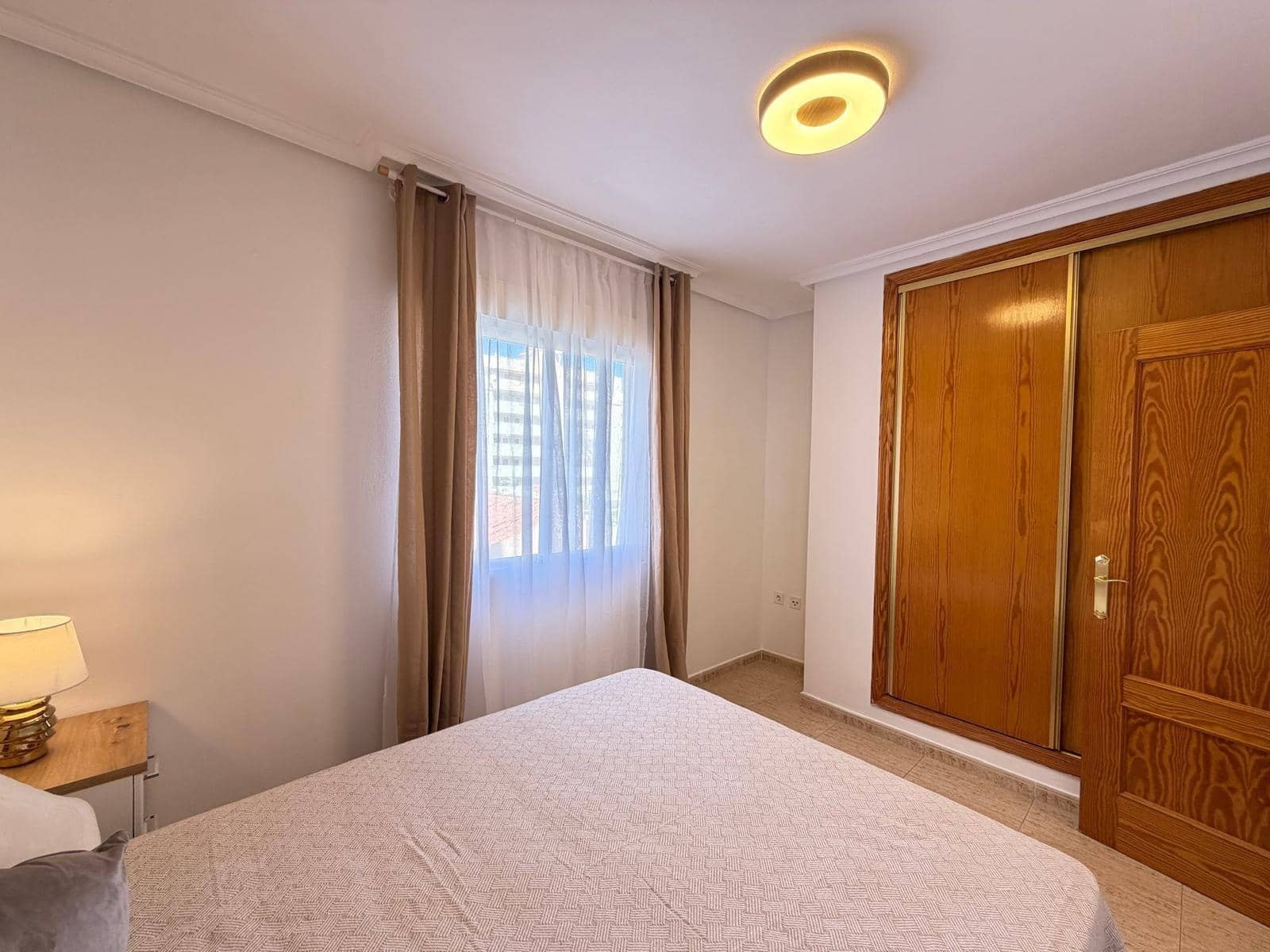 2 makuuhuone Huoneisto myytävänä paikassa Torrevieja mukana uima-altaan - 149 900 € (Ref: 9833926)