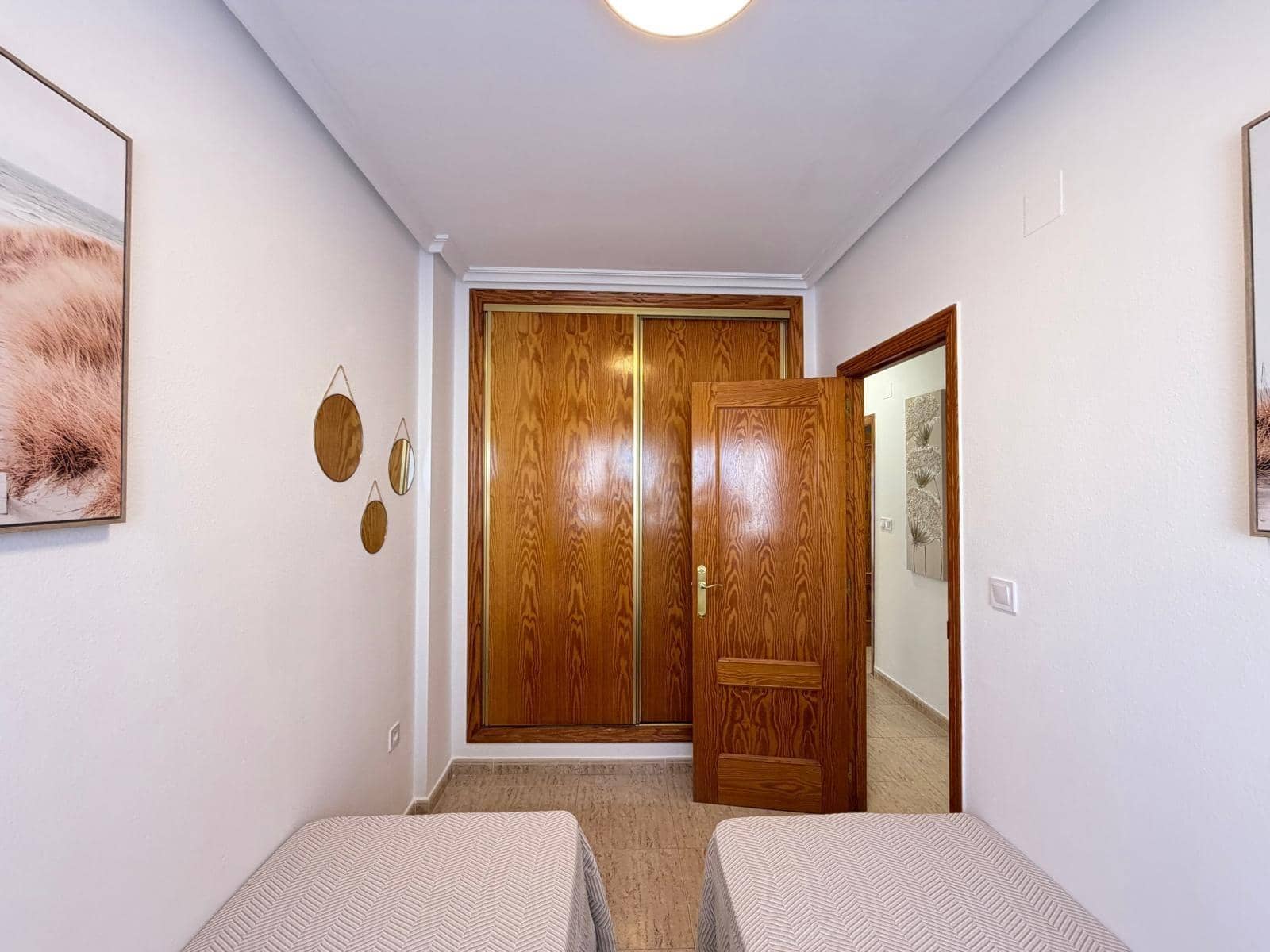 2 makuuhuone Huoneisto myytävänä paikassa Torrevieja mukana uima-altaan - 149 900 € (Ref: 9833926)