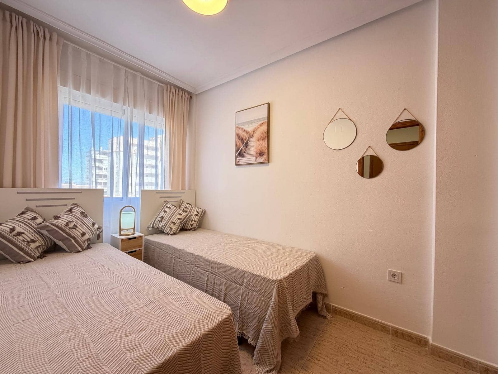 2 makuuhuone Huoneisto myytävänä paikassa Torrevieja mukana uima-altaan - 149 900 € (Ref: 9833926)