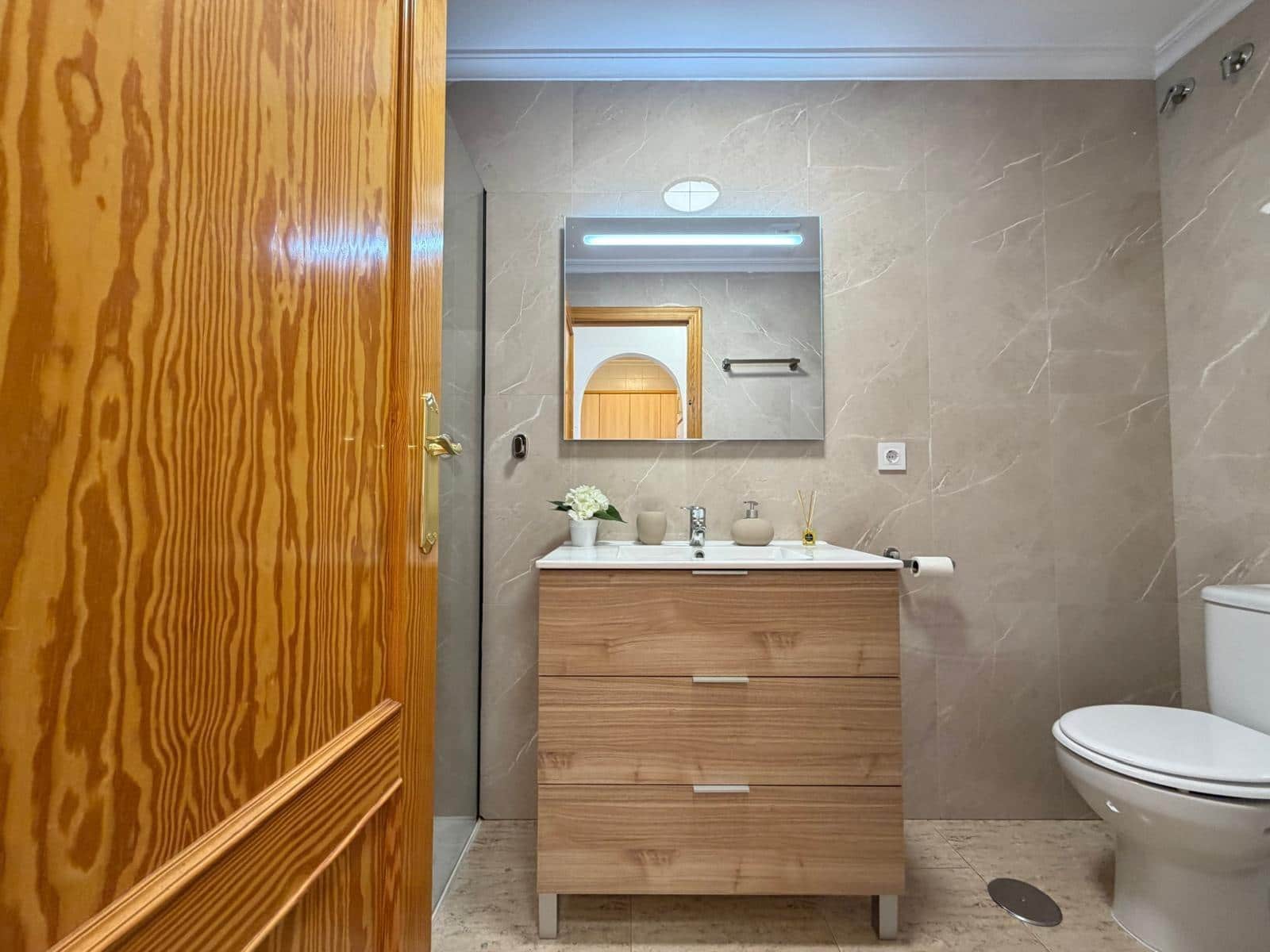 2 makuuhuone Huoneisto myytävänä paikassa Torrevieja mukana uima-altaan - 149 900 € (Ref: 9833926)