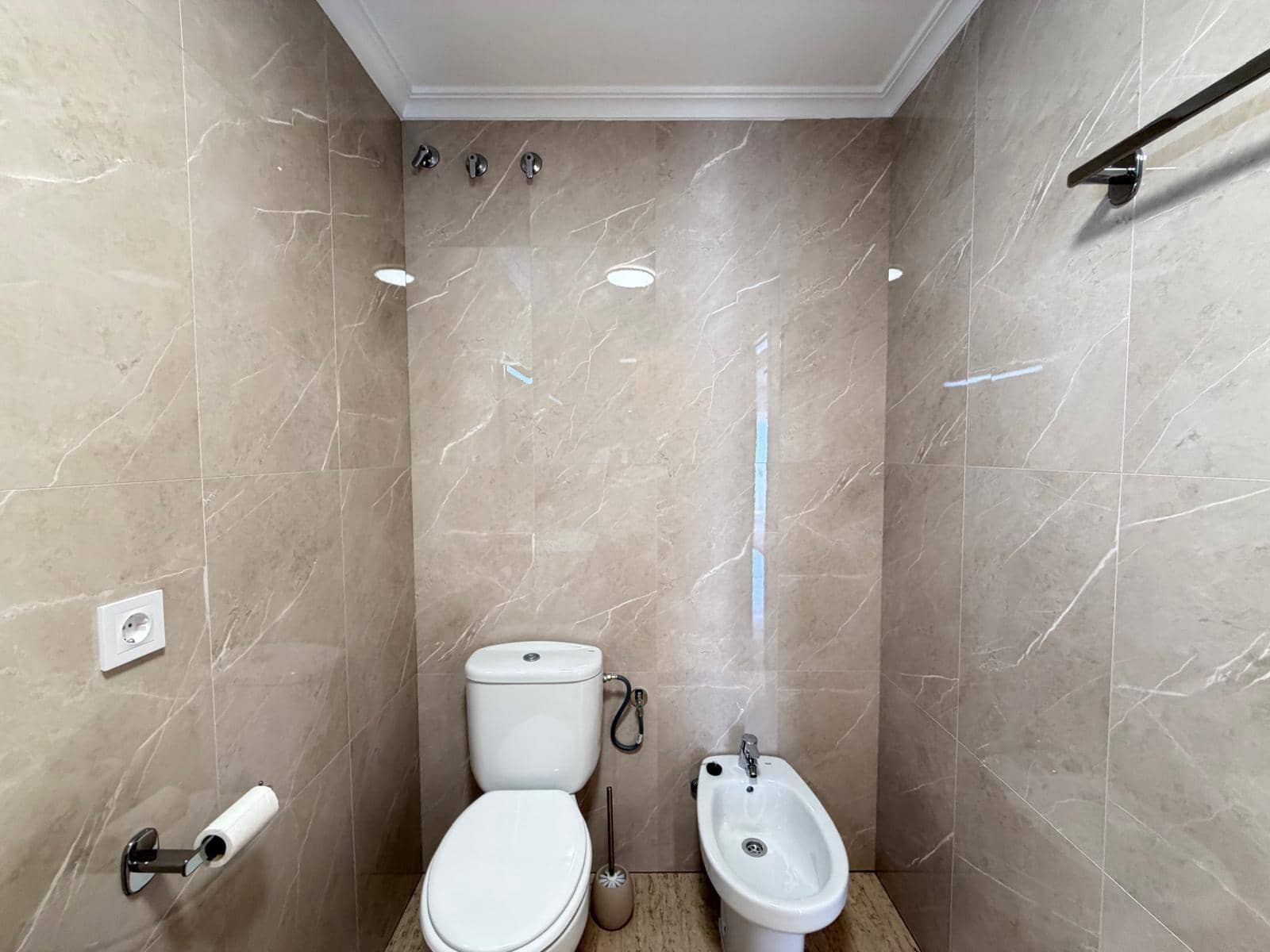 2 makuuhuone Huoneisto myytävänä paikassa Torrevieja mukana uima-altaan - 149 900 € (Ref: 9833926)