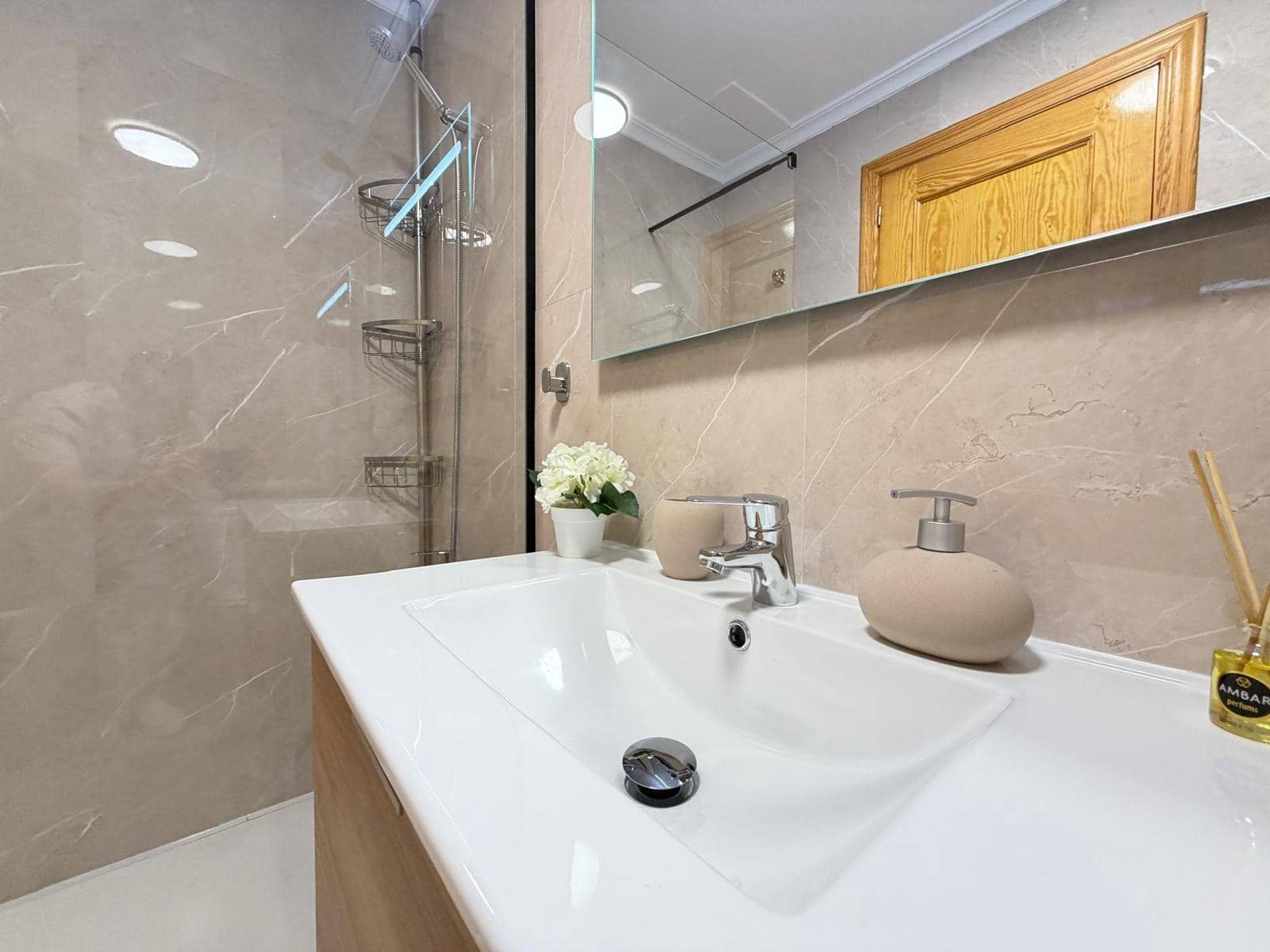 2 makuuhuone Huoneisto myytävänä paikassa Torrevieja mukana uima-altaan - 149 900 € (Ref: 9833926)
