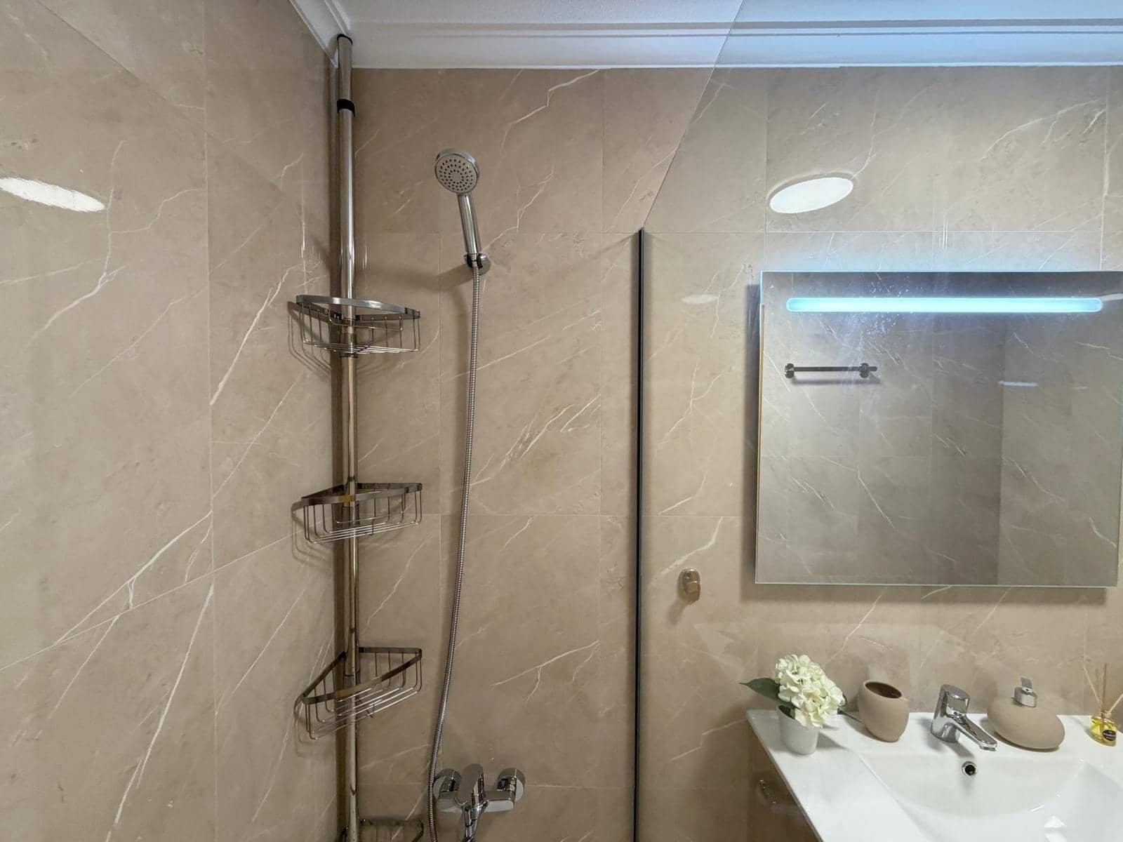 2 makuuhuone Huoneisto myytävänä paikassa Torrevieja mukana uima-altaan - 149 900 € (Ref: 9833926)