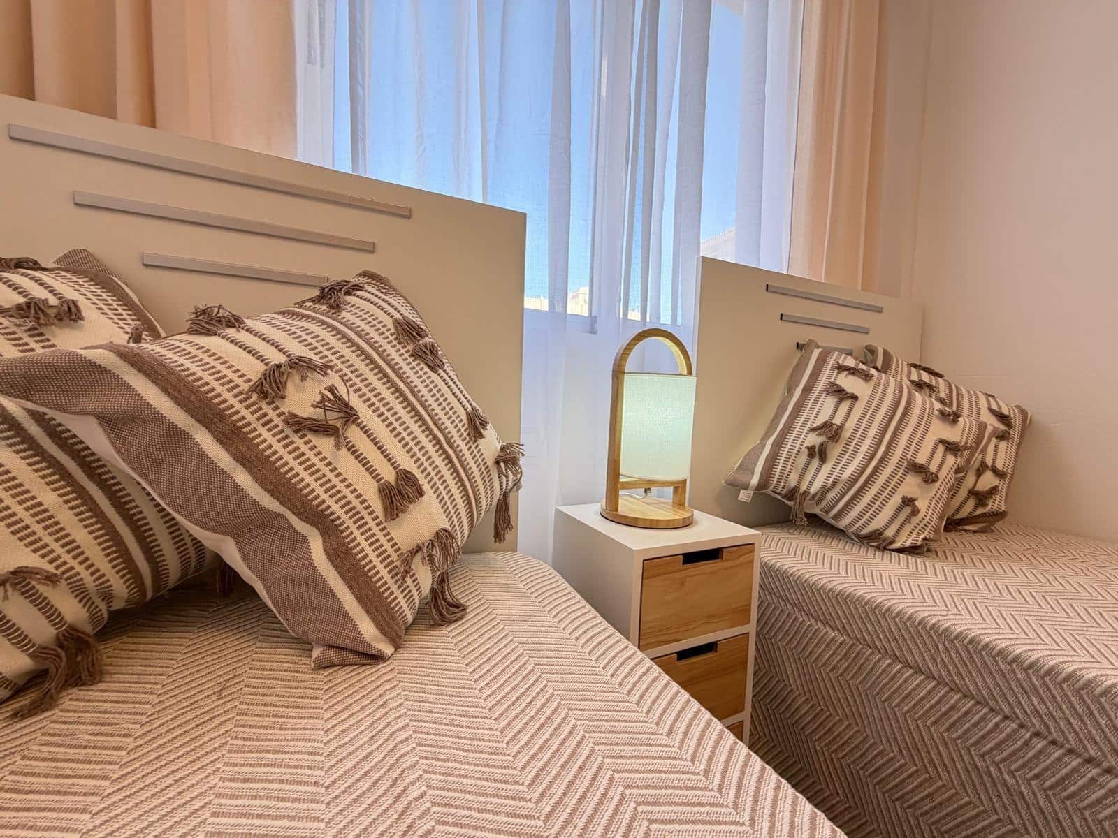 2 makuuhuone Huoneisto myytävänä paikassa Torrevieja mukana uima-altaan - 149 900 € (Ref: 9833926)
