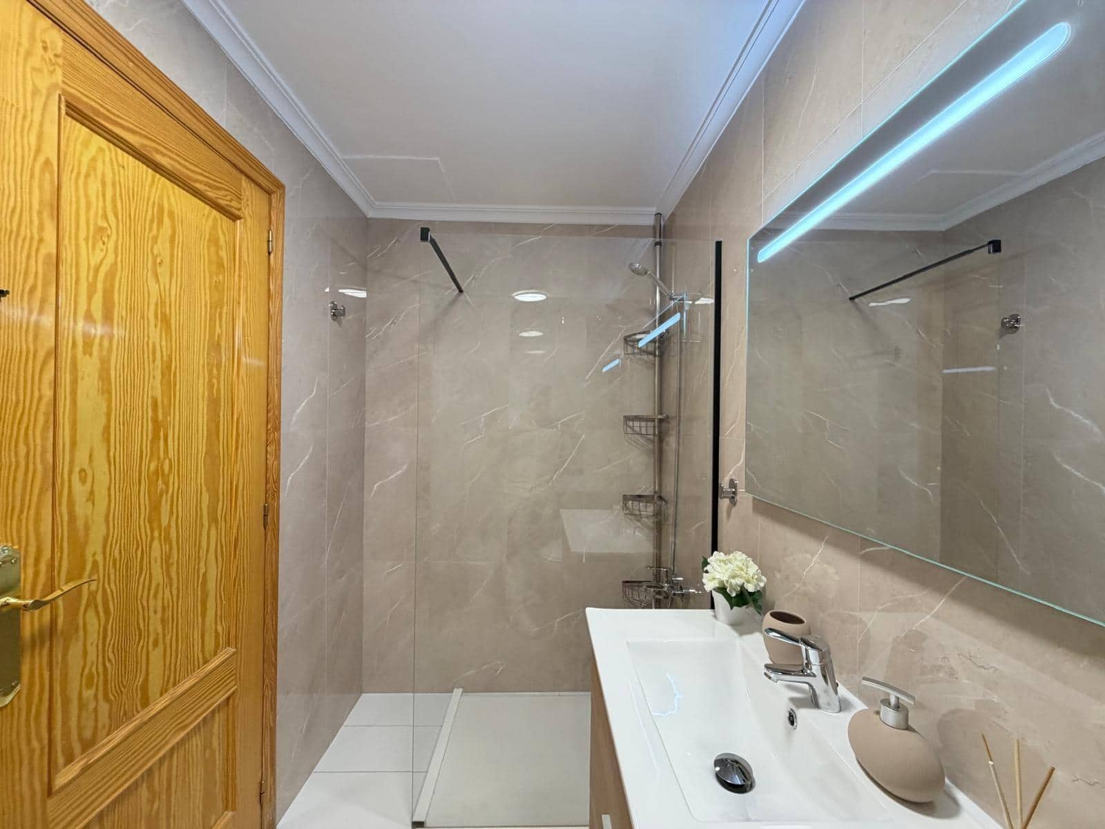 2 makuuhuone Huoneisto myytävänä paikassa Torrevieja mukana uima-altaan - 149 900 € (Ref: 9833926)