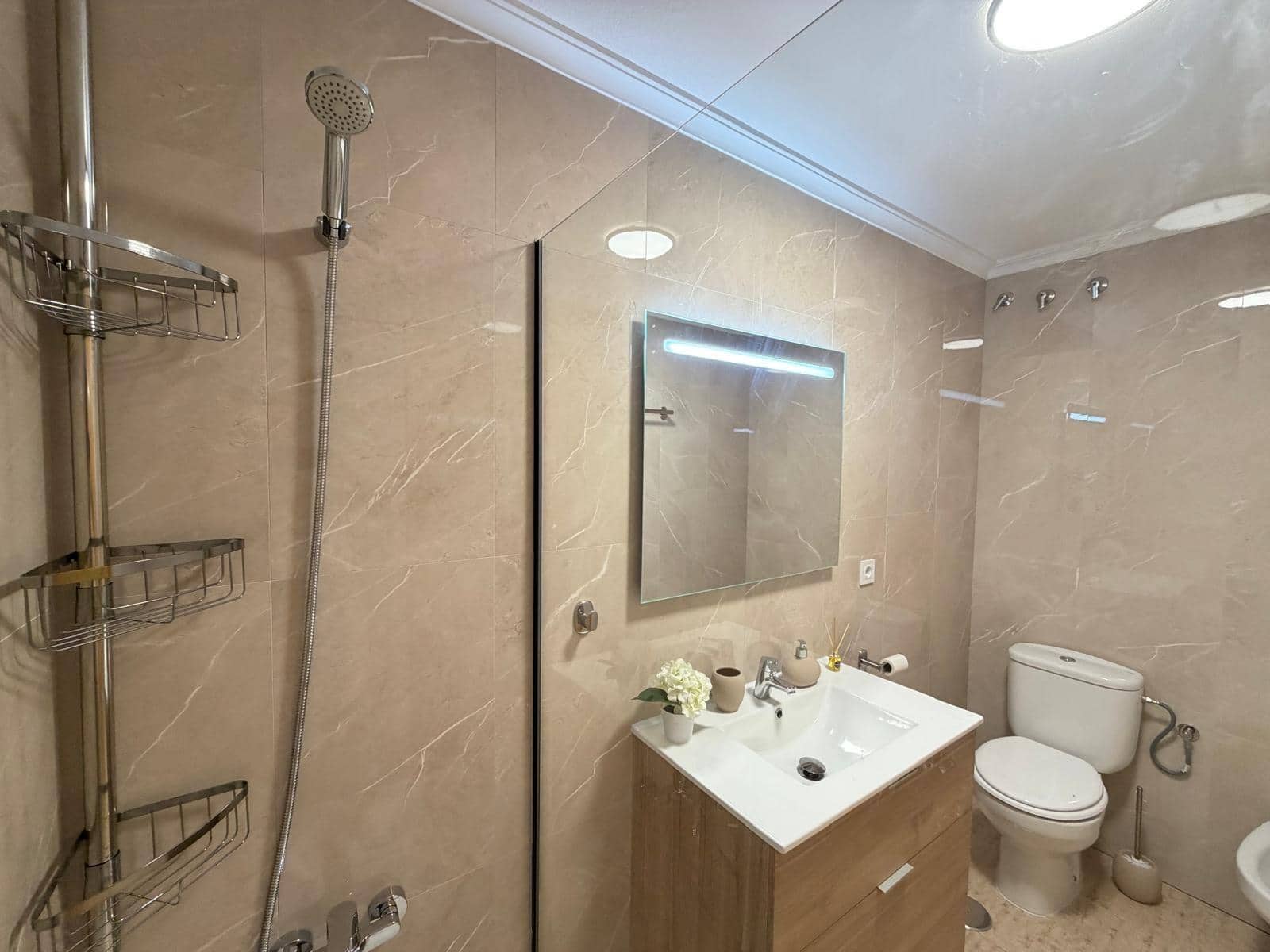 2 makuuhuone Huoneisto myytävänä paikassa Torrevieja mukana uima-altaan - 149 900 € (Ref: 9833926)