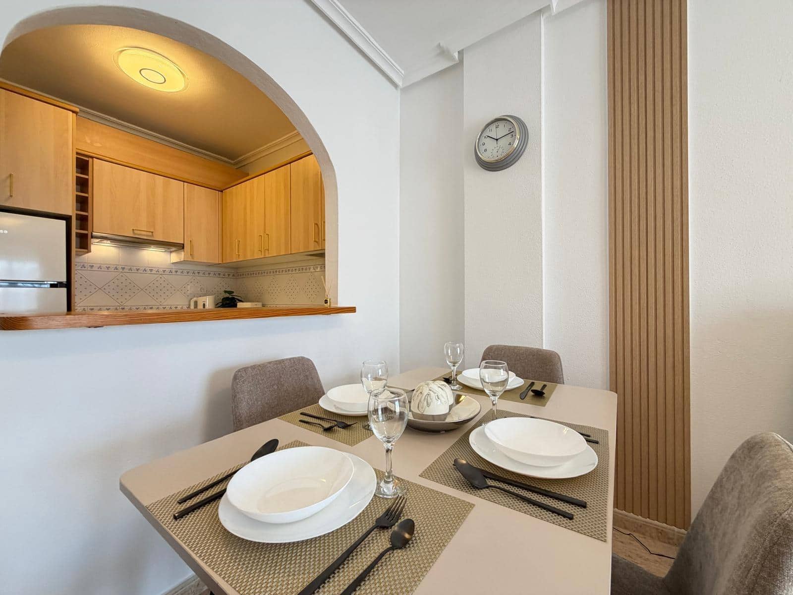 2 makuuhuone Huoneisto myytävänä paikassa Torrevieja mukana uima-altaan - 149 900 € (Ref: 9833926)
