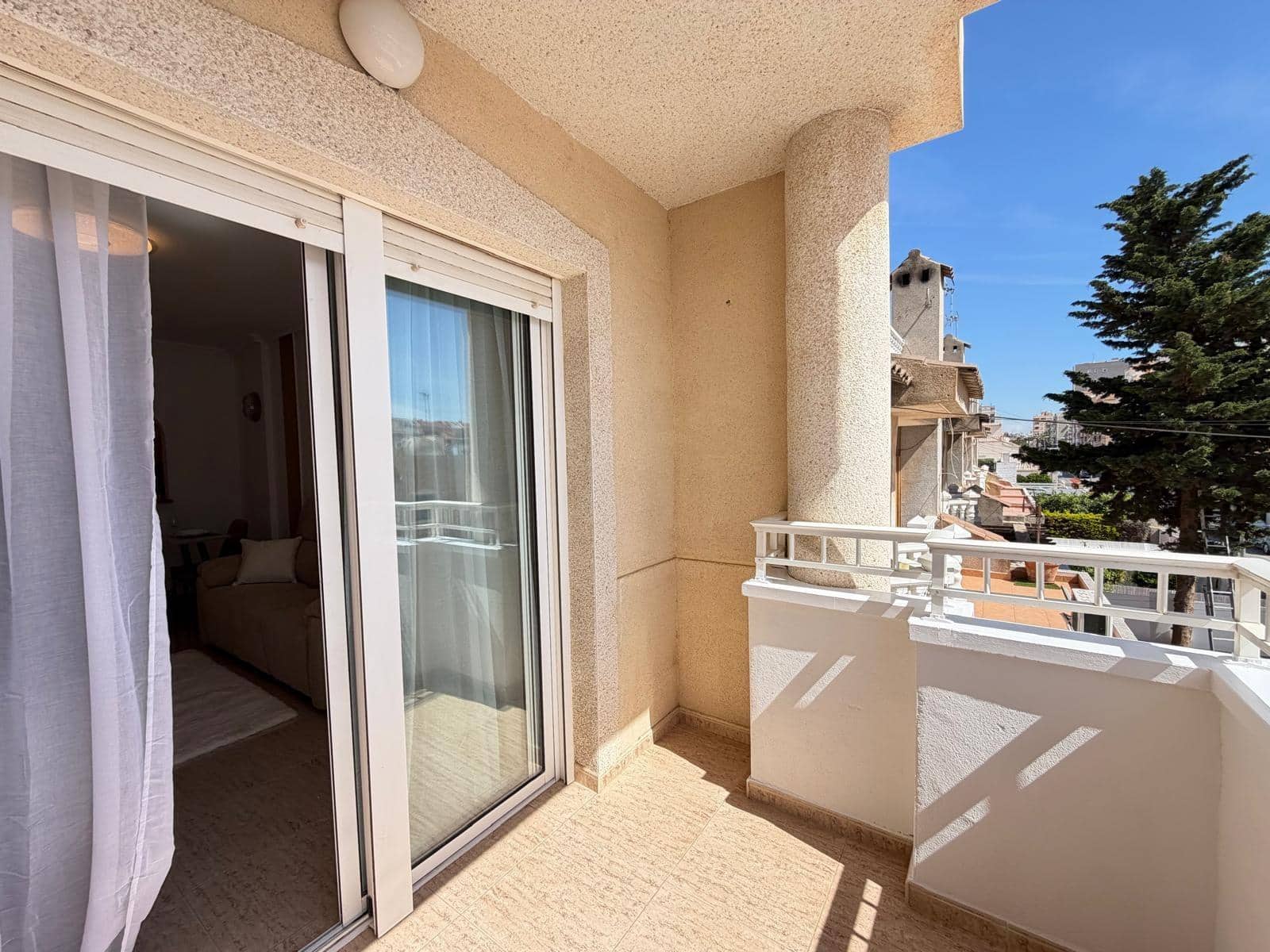 2 makuuhuone Huoneisto myytävänä paikassa Torrevieja mukana uima-altaan - 149 900 € (Ref: 9833926)