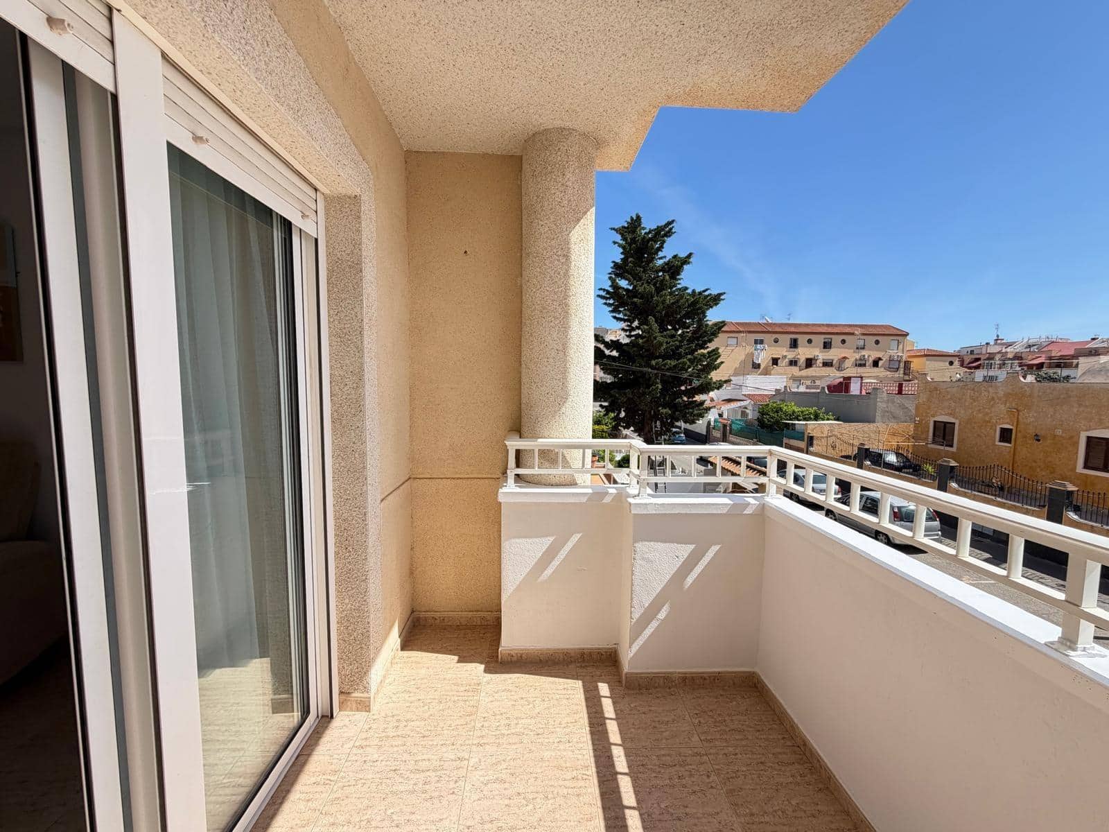 2 makuuhuone Huoneisto myytävänä paikassa Torrevieja mukana uima-altaan - 149 900 € (Ref: 9833926)