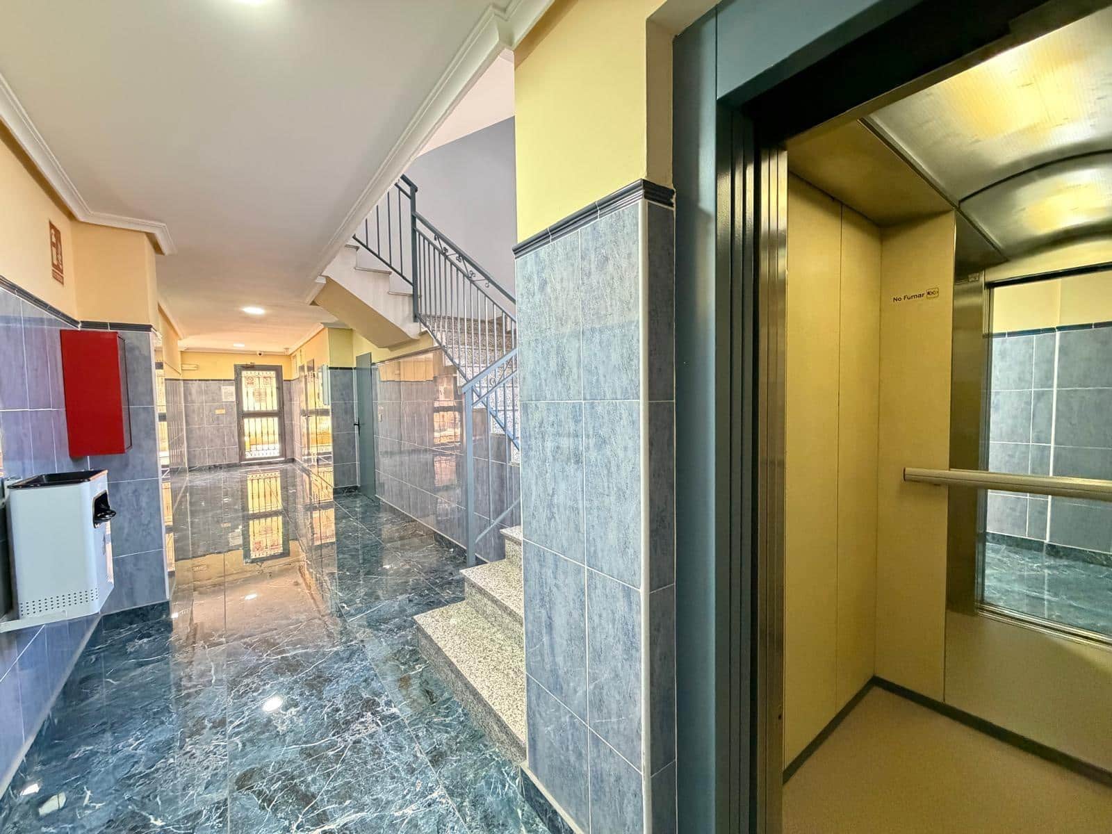 2 makuuhuone Huoneisto myytävänä paikassa Torrevieja mukana uima-altaan - 149 900 € (Ref: 9833926)