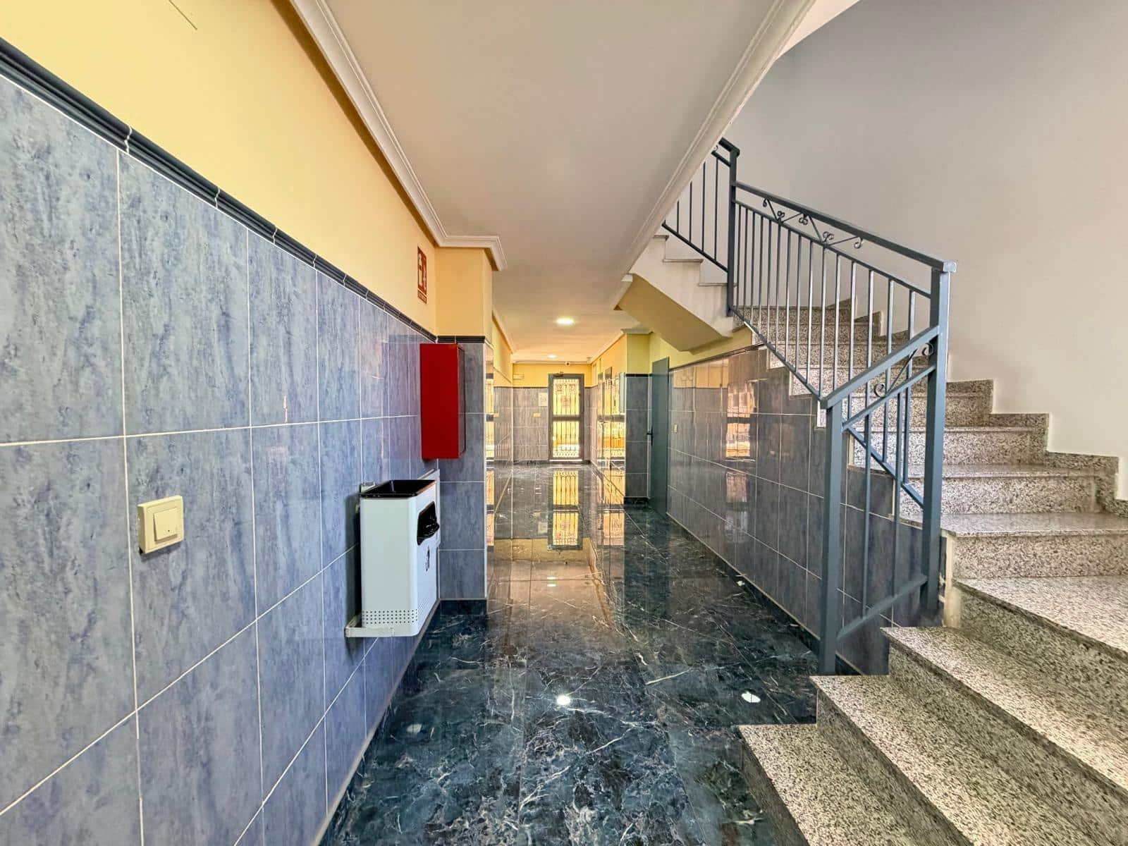 2 makuuhuone Huoneisto myytävänä paikassa Torrevieja mukana uima-altaan - 149 900 € (Ref: 9833926)