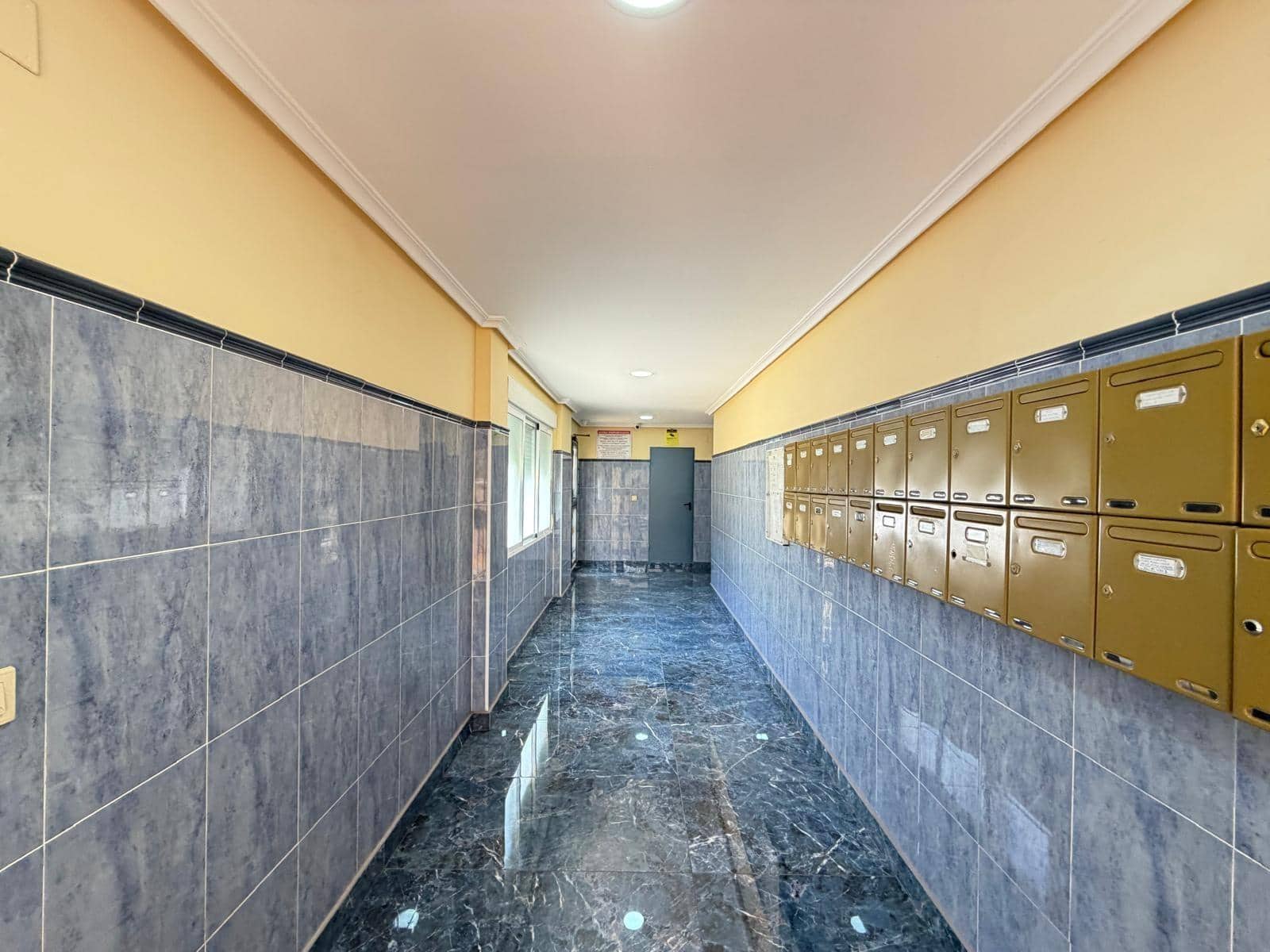 2 makuuhuone Huoneisto myytävänä paikassa Torrevieja mukana uima-altaan - 149 900 € (Ref: 9833926)