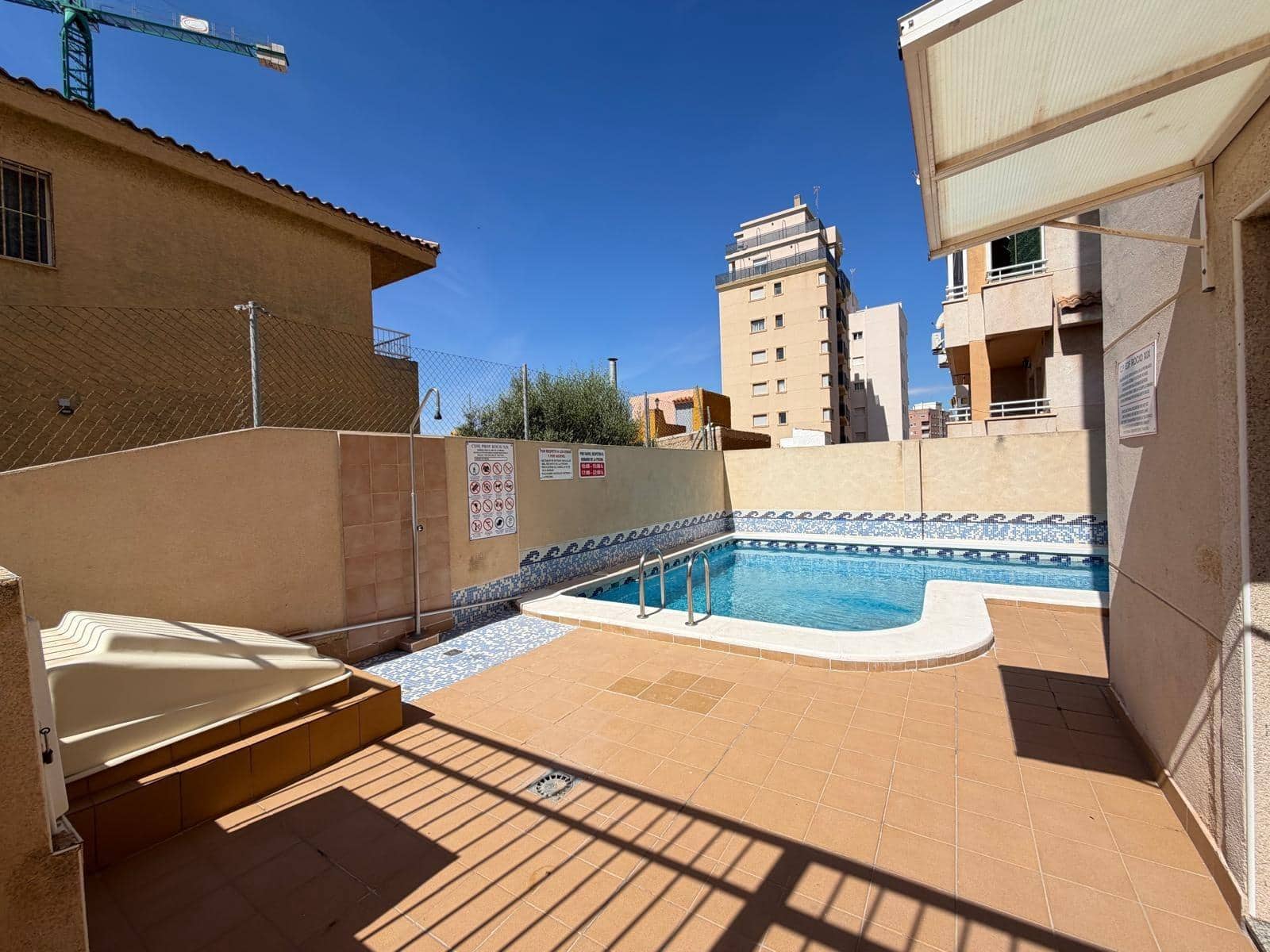 2 makuuhuone Huoneisto myytävänä paikassa Torrevieja mukana uima-altaan - 149 900 € (Ref: 9833926)