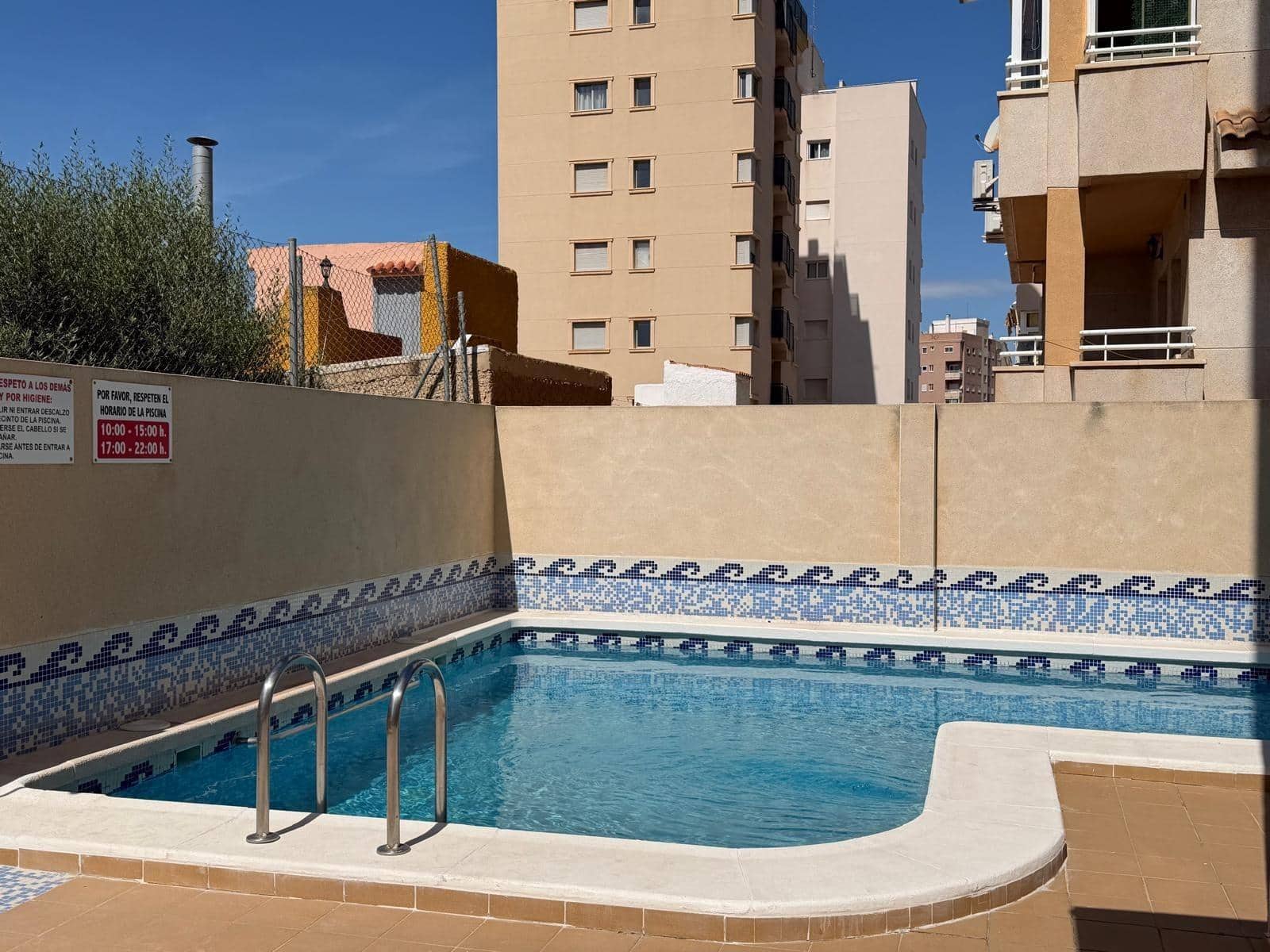 2 makuuhuone Huoneisto myytävänä paikassa Torrevieja mukana uima-altaan - 149 900 € (Ref: 9833926)