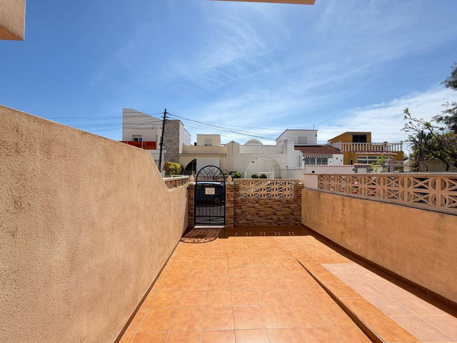 2 makuuhuone Huoneisto myytävänä paikassa Torrevieja mukana uima-altaan - 149 900 € (Ref: 9833926)
