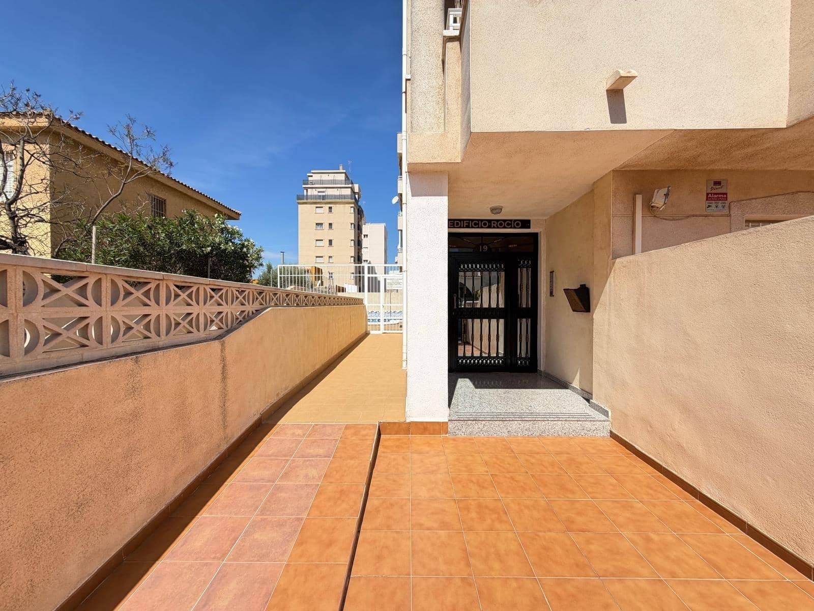 2 makuuhuone Huoneisto myytävänä paikassa Torrevieja mukana uima-altaan - 149 900 € (Ref: 9833926)