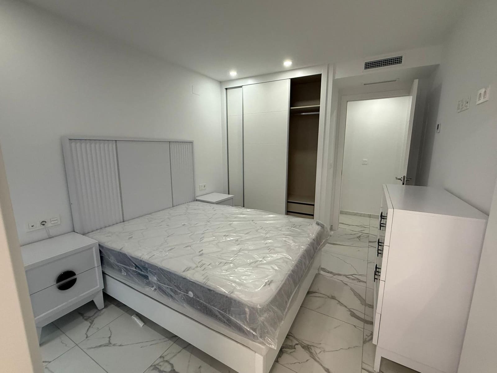 2 slaapkamer Appartement te koop in Torrevieja - € 289.900 (Ref: 9833935)