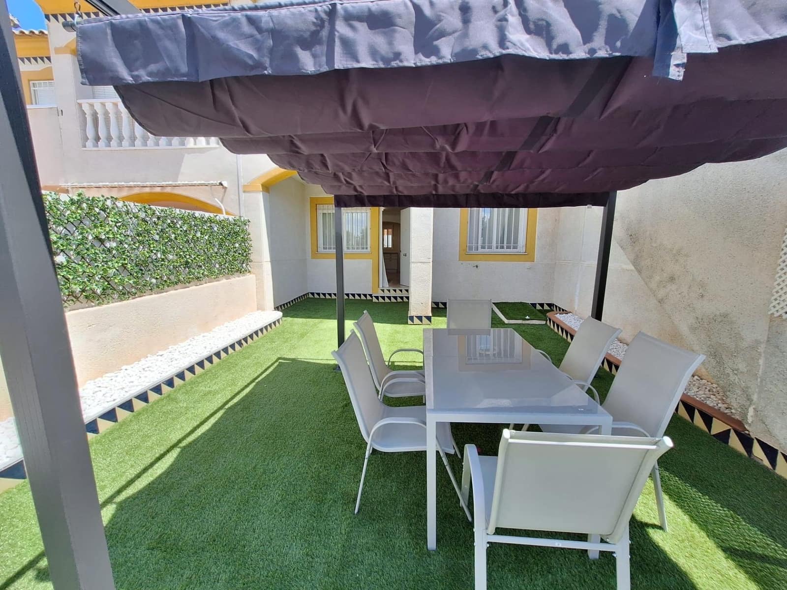 2 soverom Bungalow til salgs i Torrevieja med svømmebasseng - € 199 900 (Ref: 9833939)