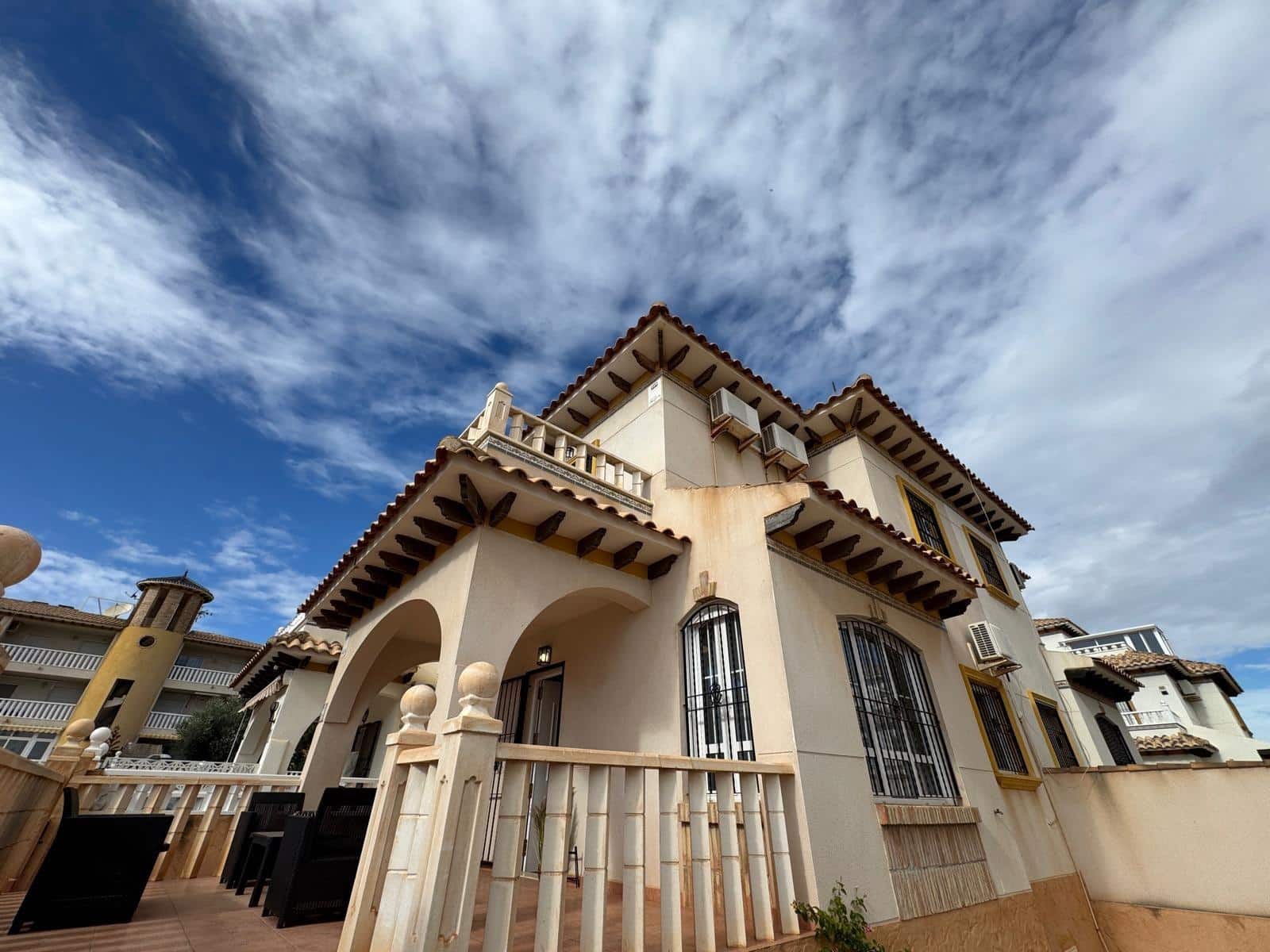 2 sovrum Radhus till salu i Orihuela Costa med pool - 229 900 € (Ref: 9833940)