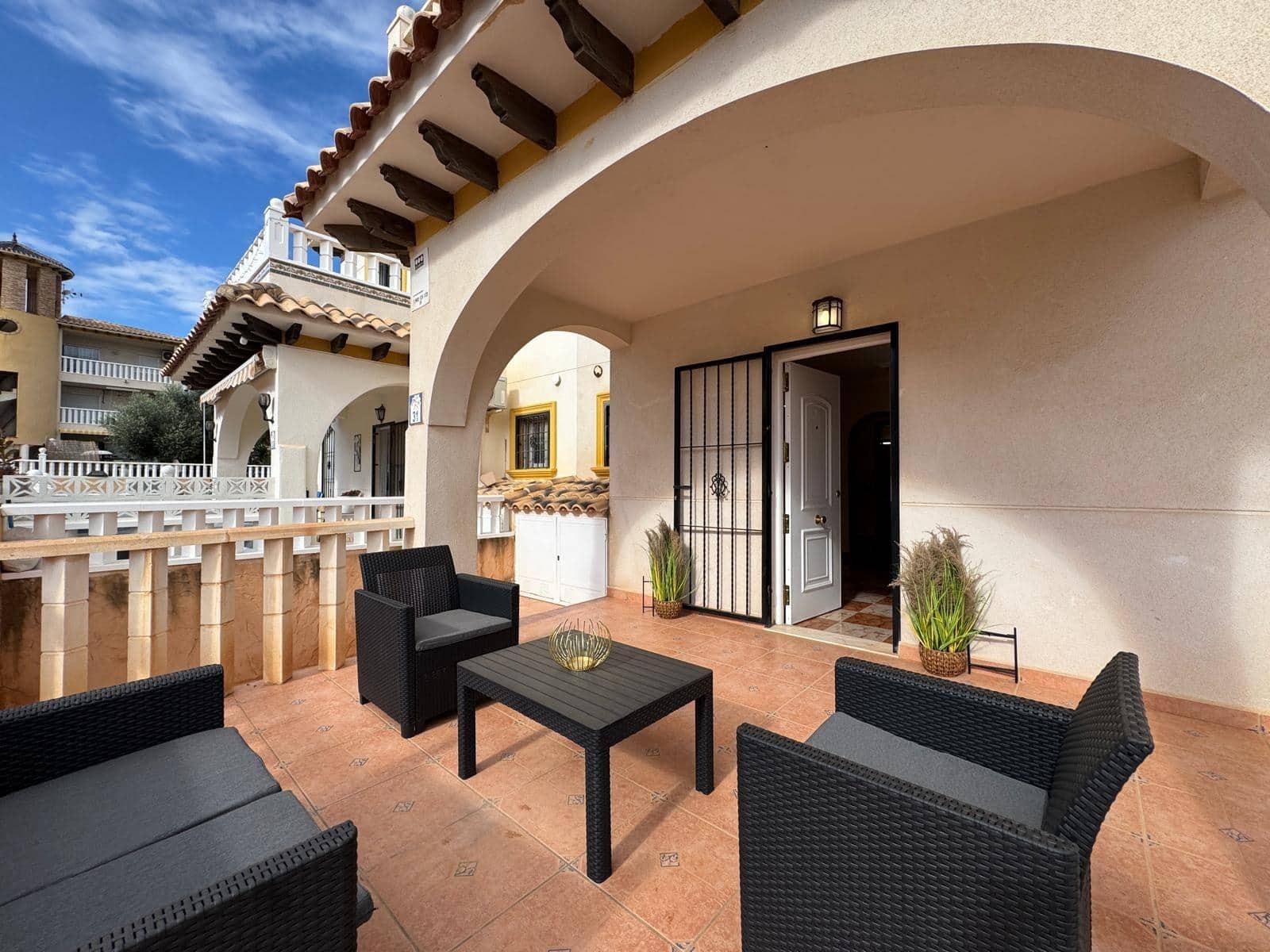 2 sovrum Radhus till salu i Orihuela Costa med pool - 229 900 € (Ref: 9833940)